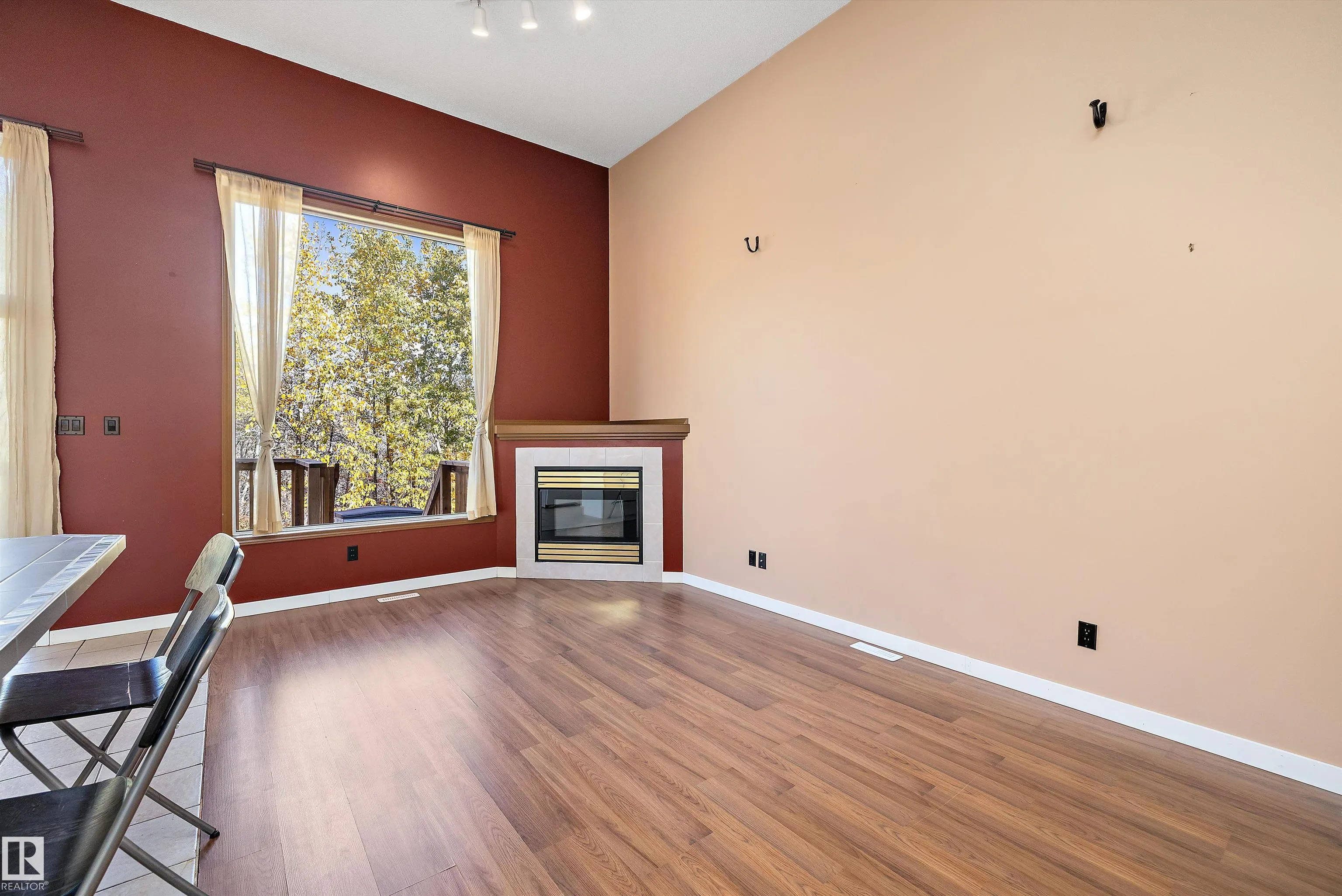 300 HOOPER Crescent