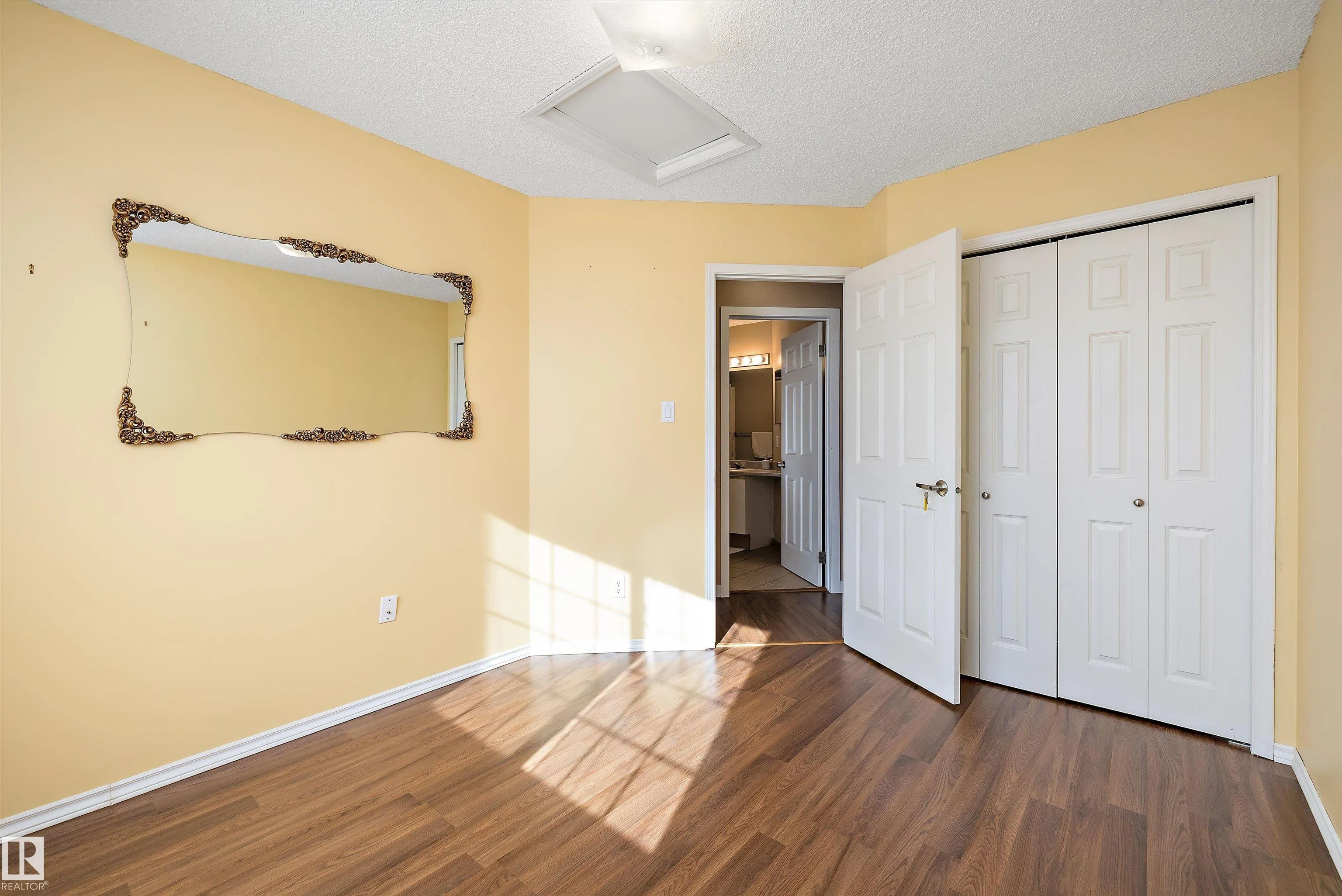 300 HOOPER Crescent