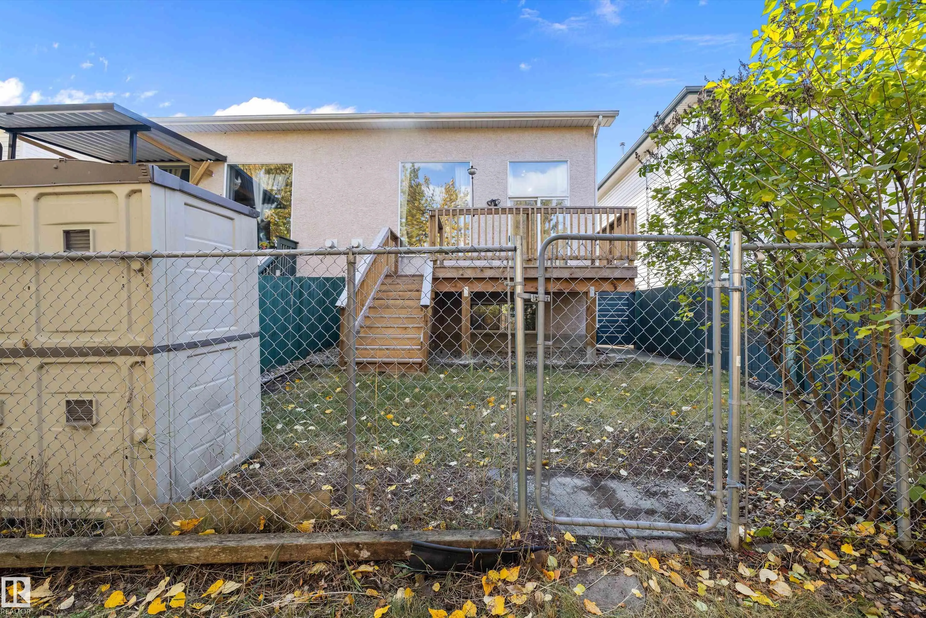 300 HOOPER Crescent