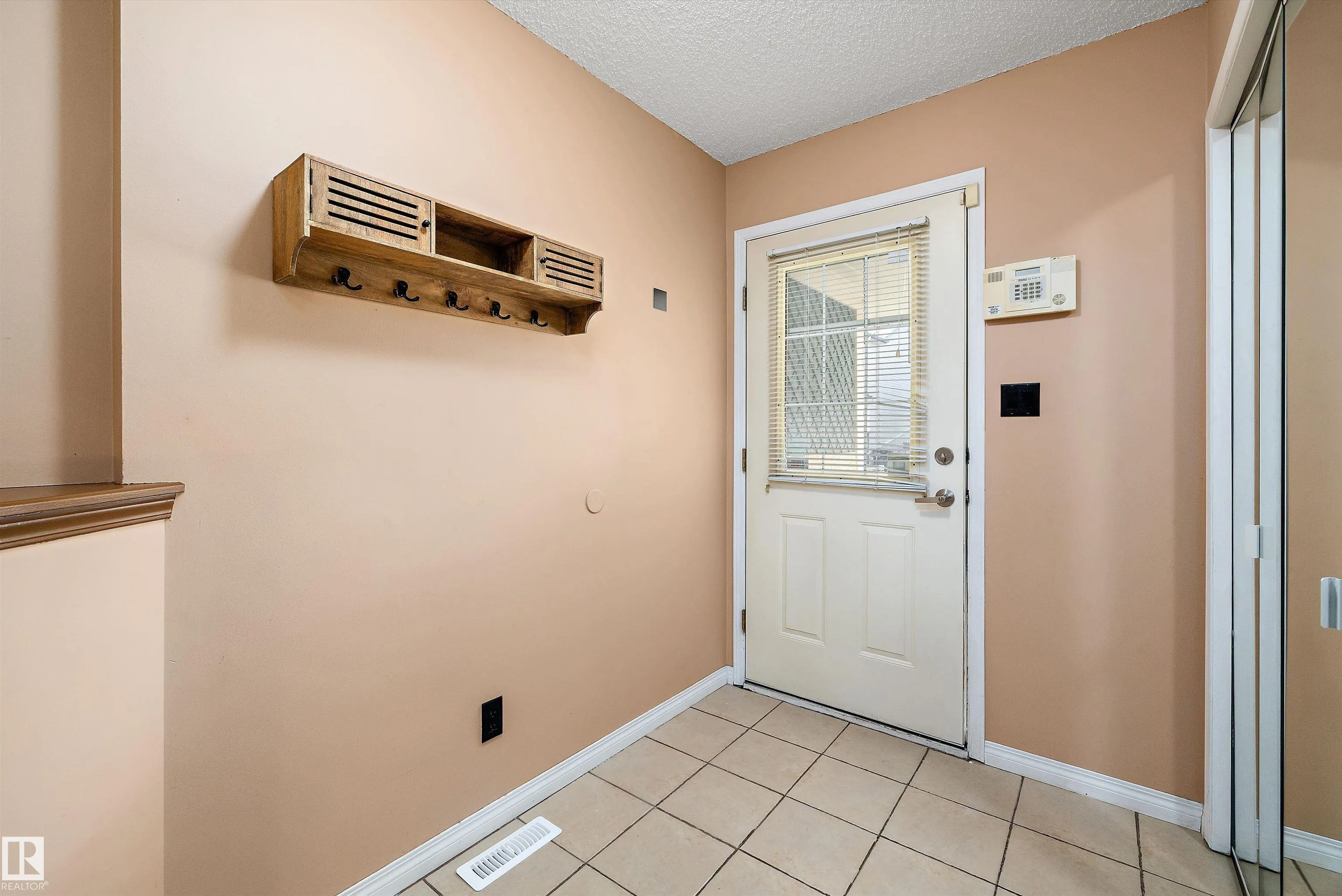 300 HOOPER Crescent