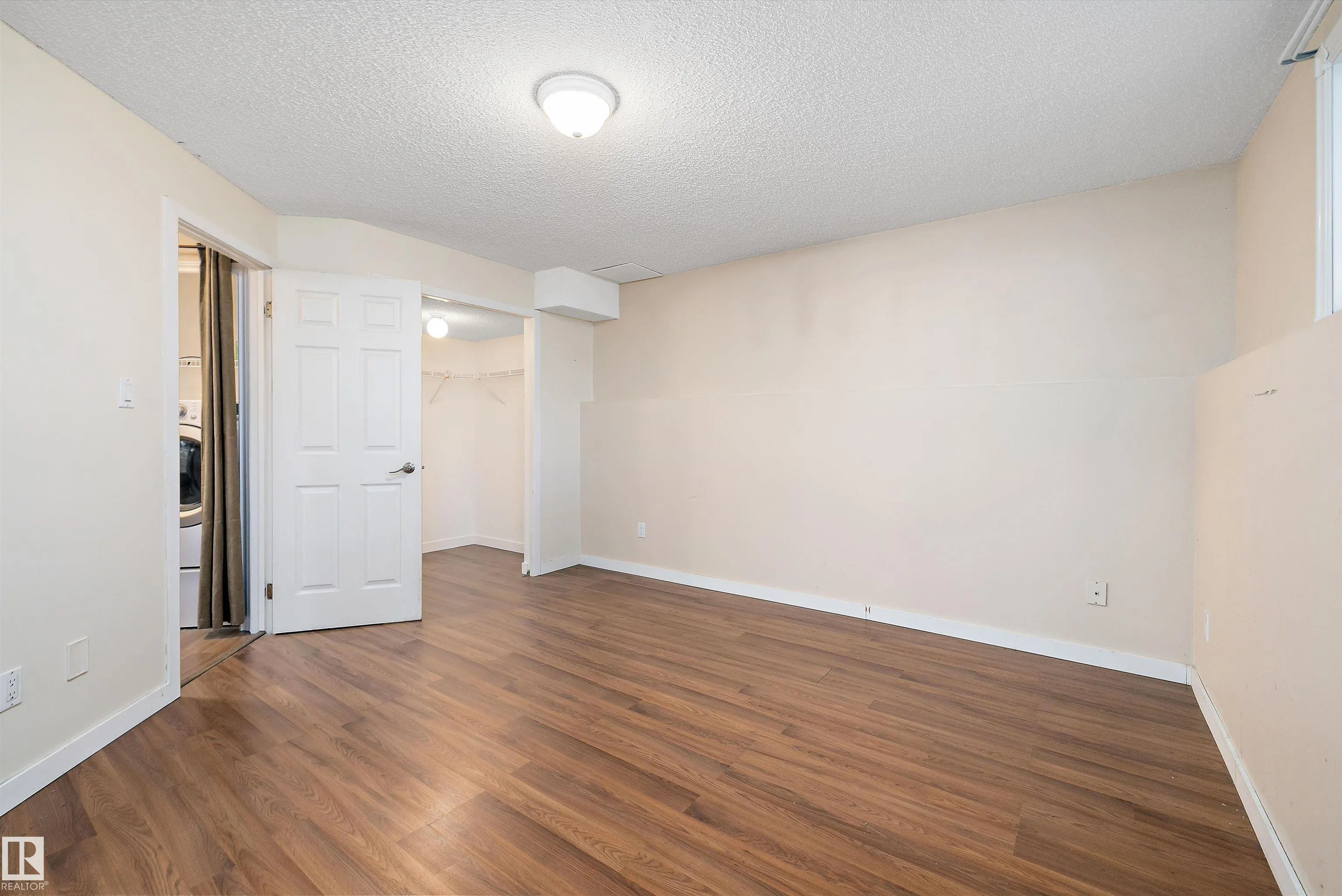 300 HOOPER Crescent
