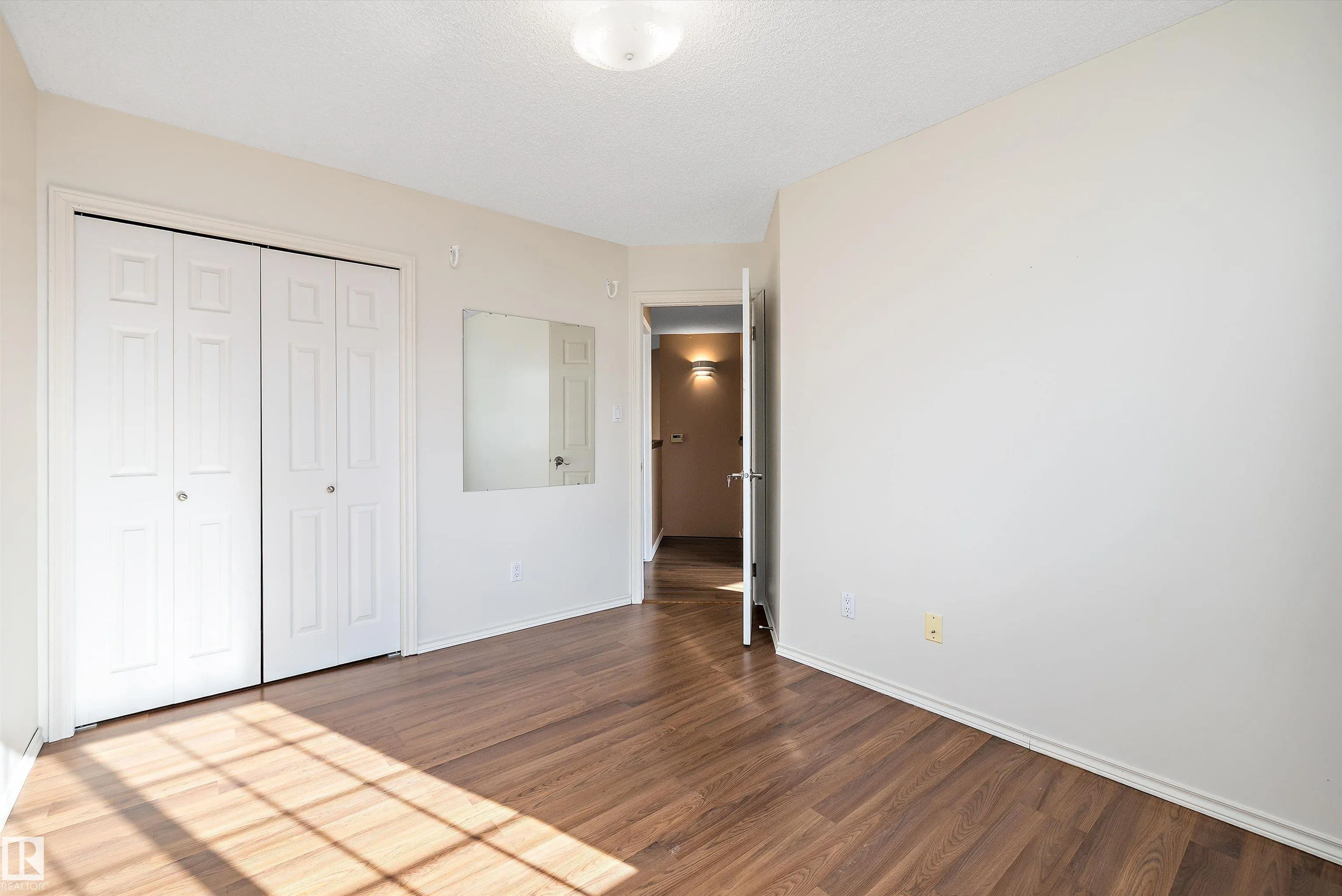 300 HOOPER Crescent