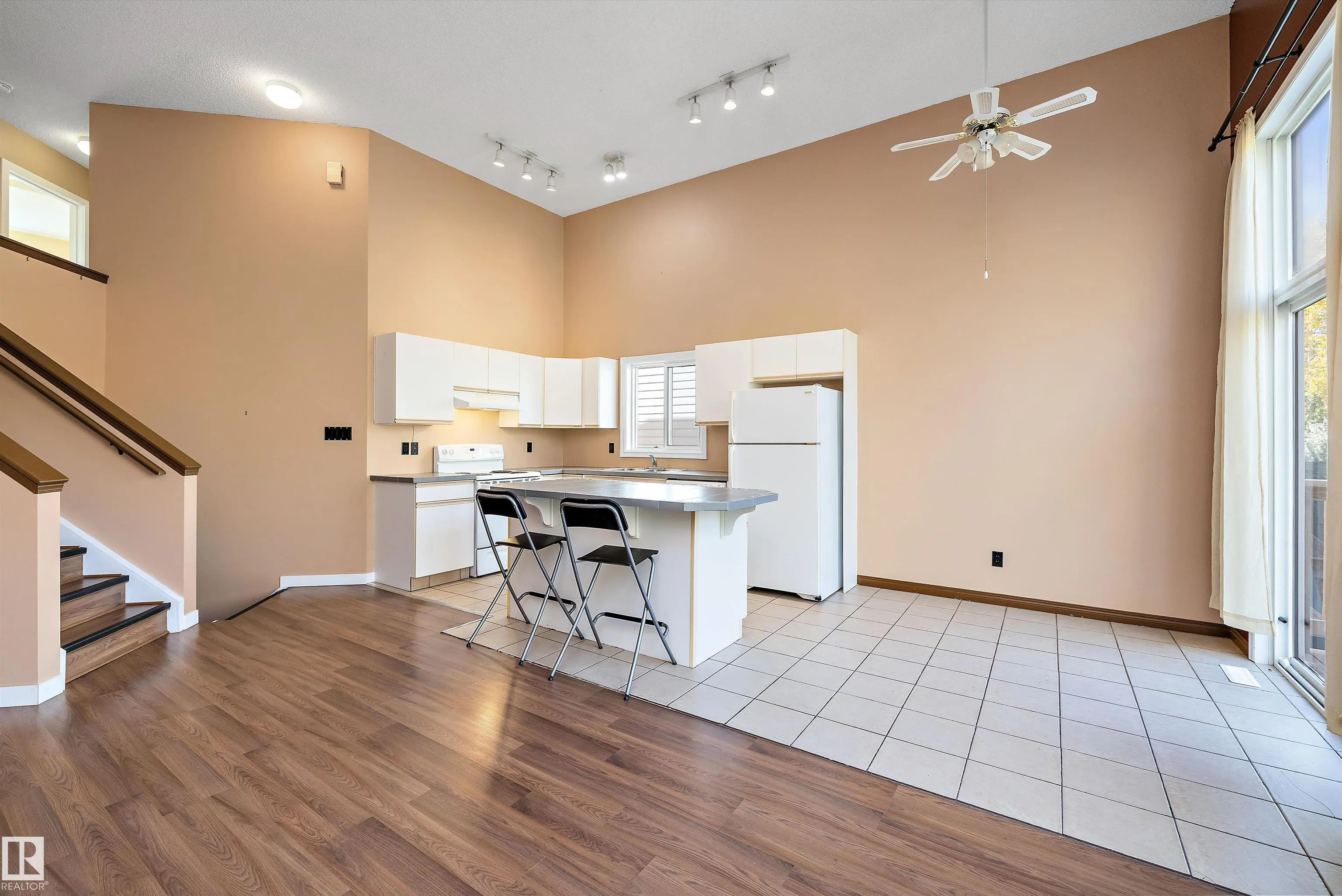 300 HOOPER Crescent