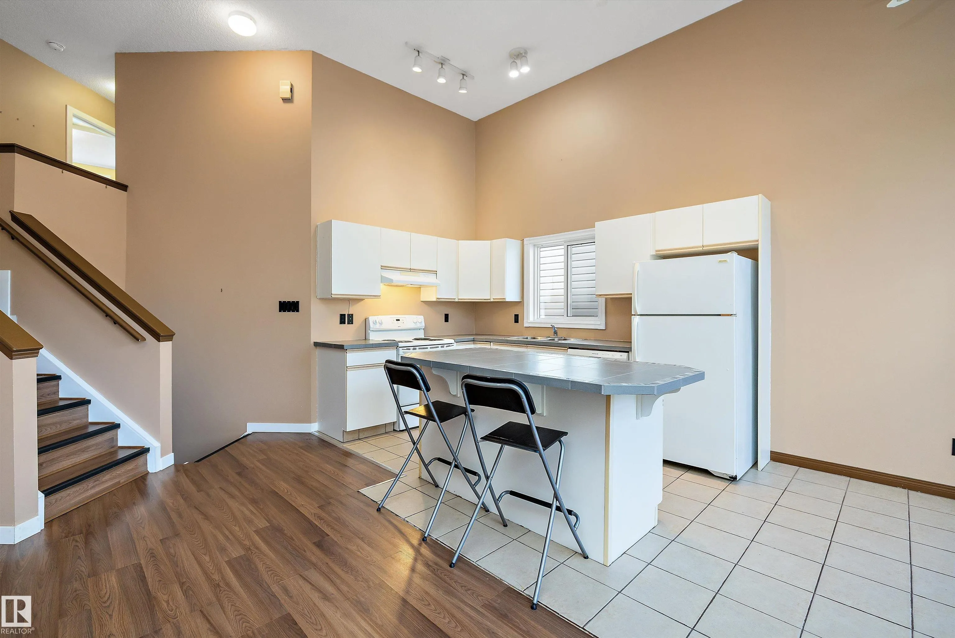 300 HOOPER Crescent