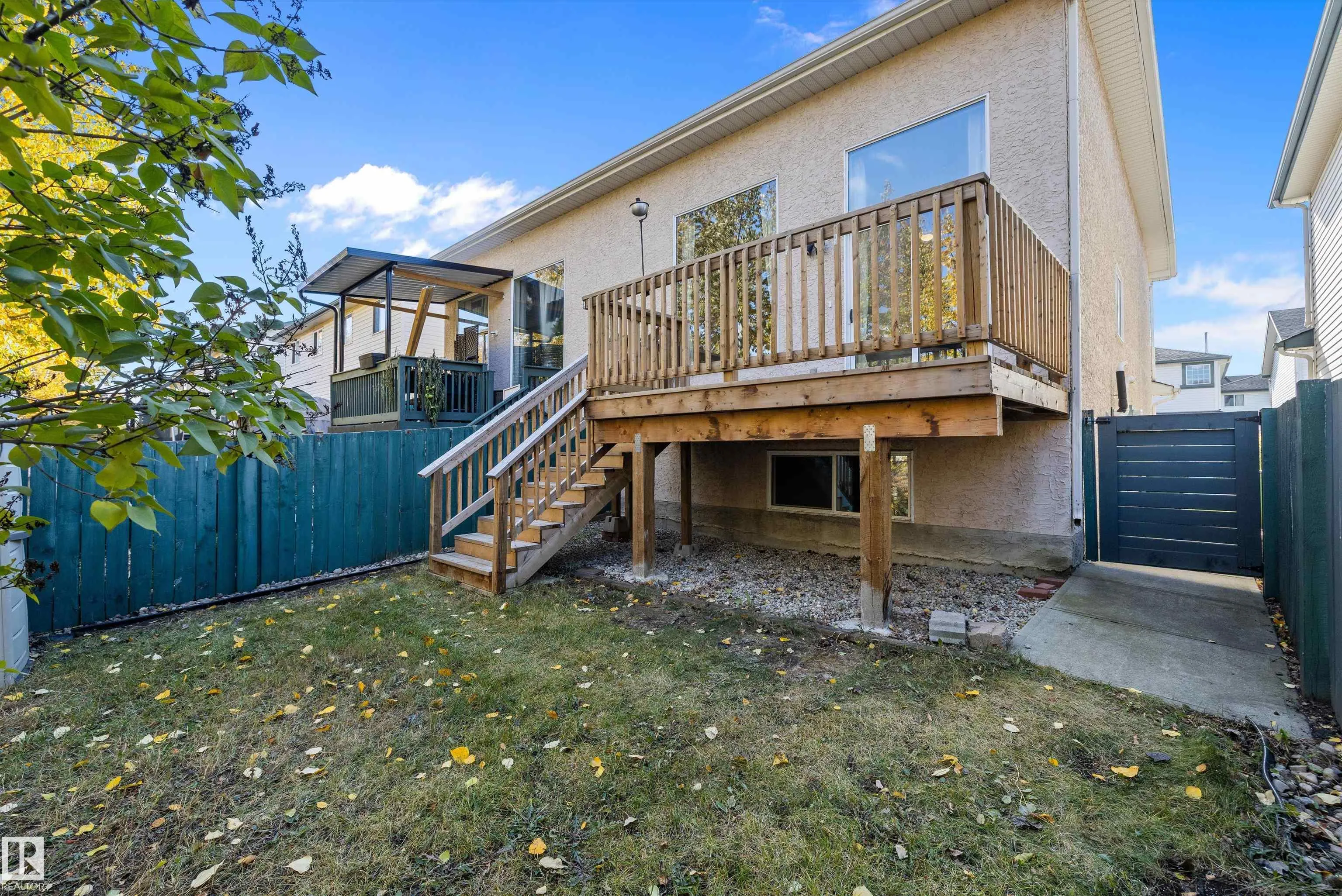 300 HOOPER Crescent
