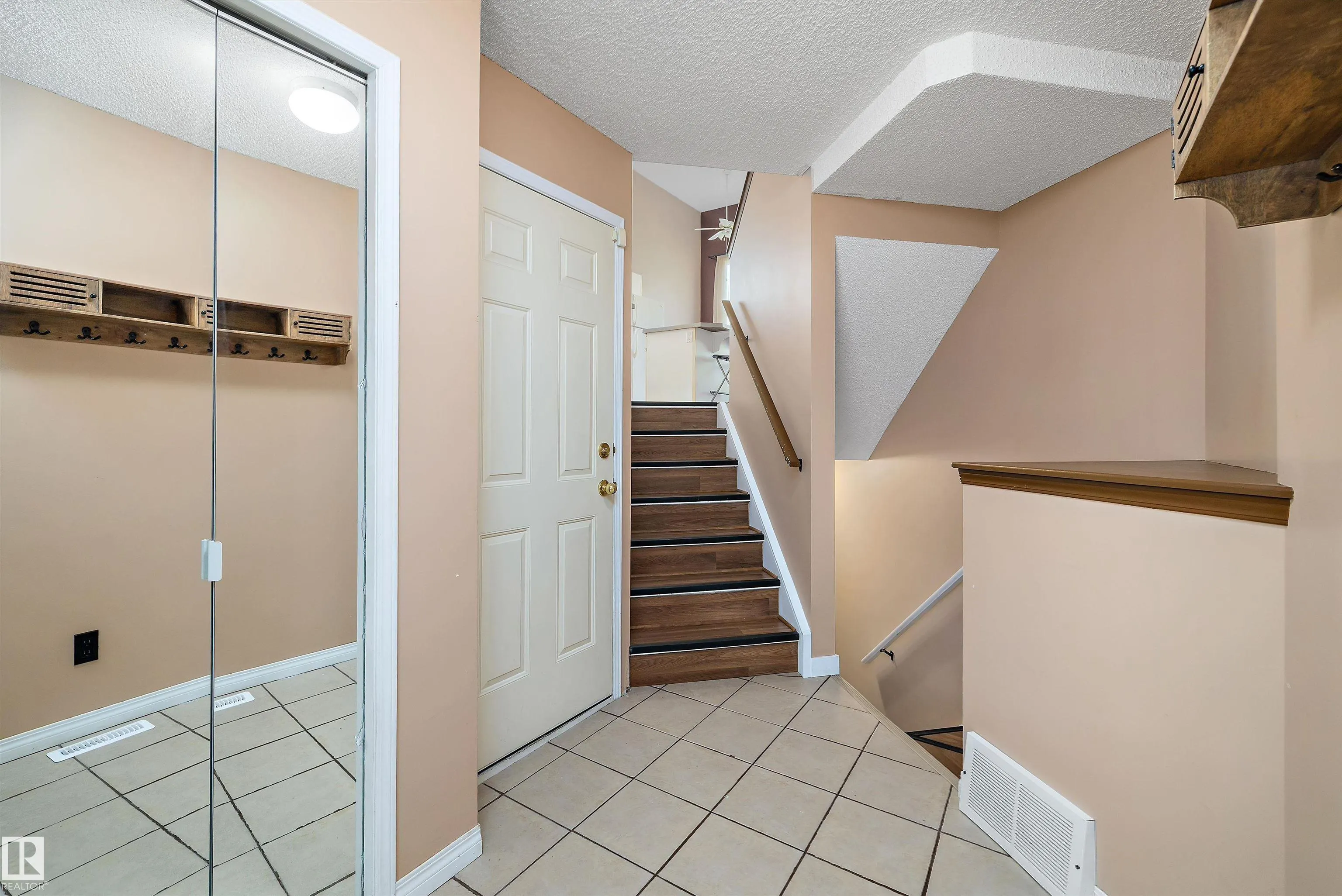 300 HOOPER Crescent