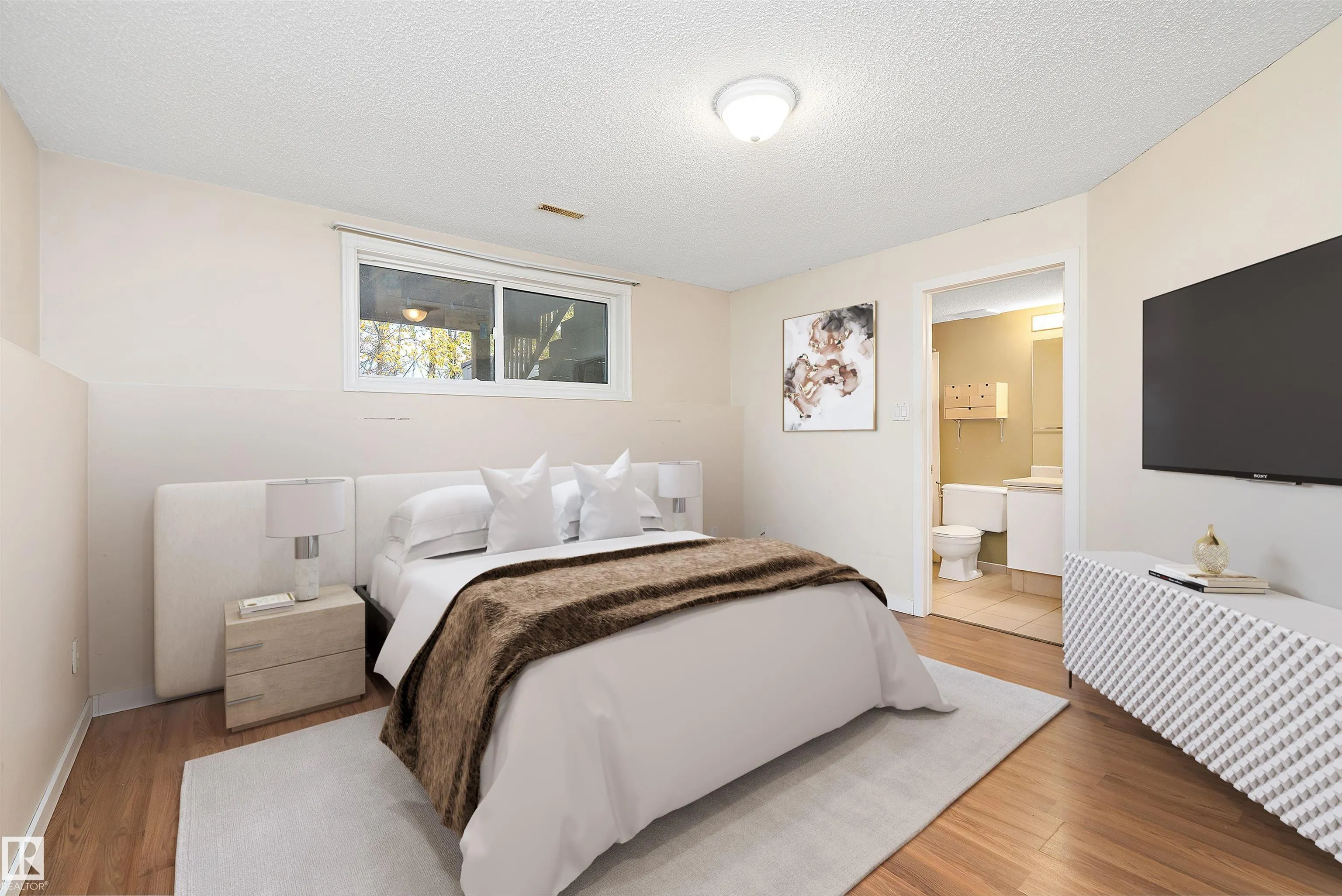 300 HOOPER Crescent