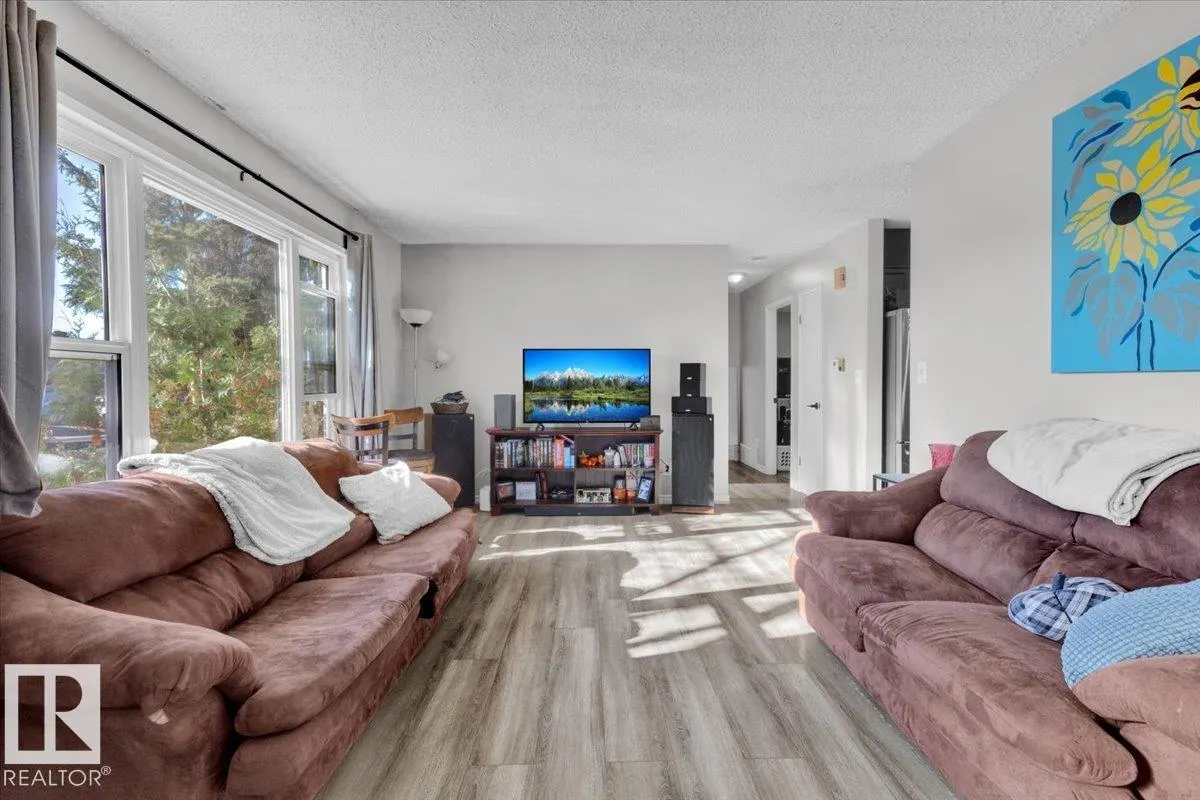 6 GLENDALE Crescent