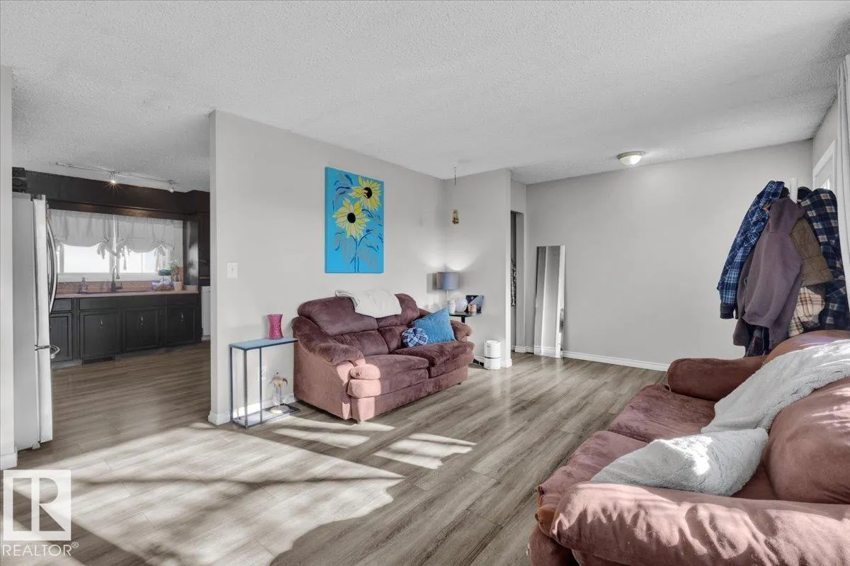6 GLENDALE Crescent