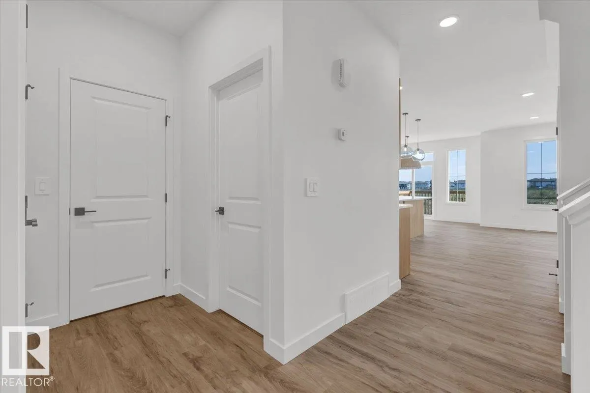 8 COBBLESTONE Gate