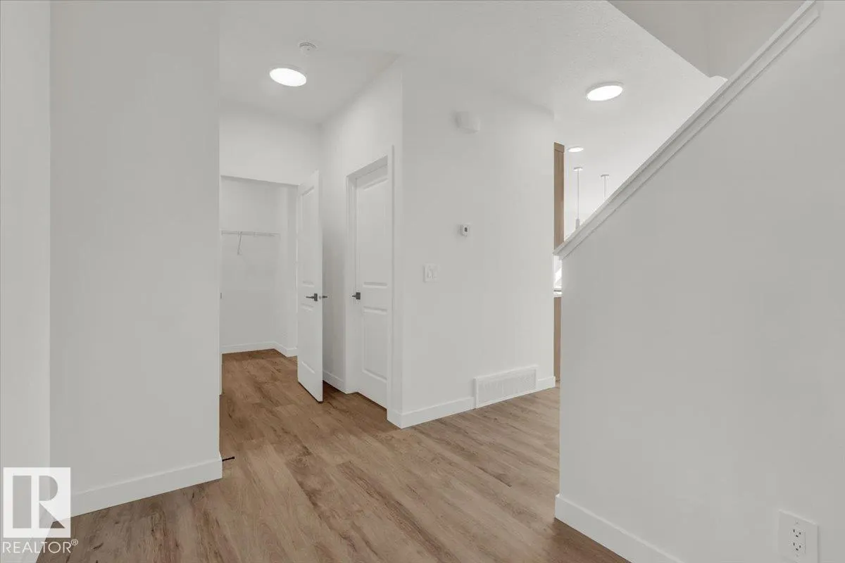 8 COBBLESTONE Gate