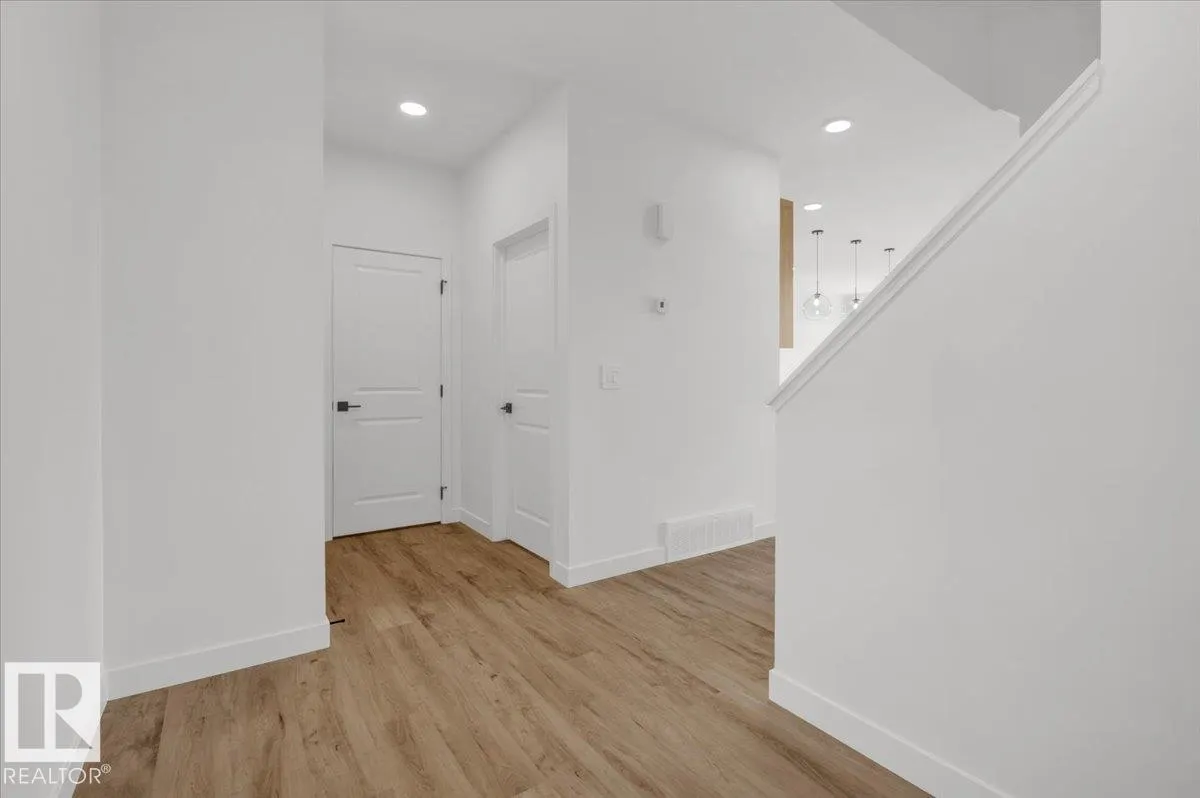8 COBBLESTONE Gate
