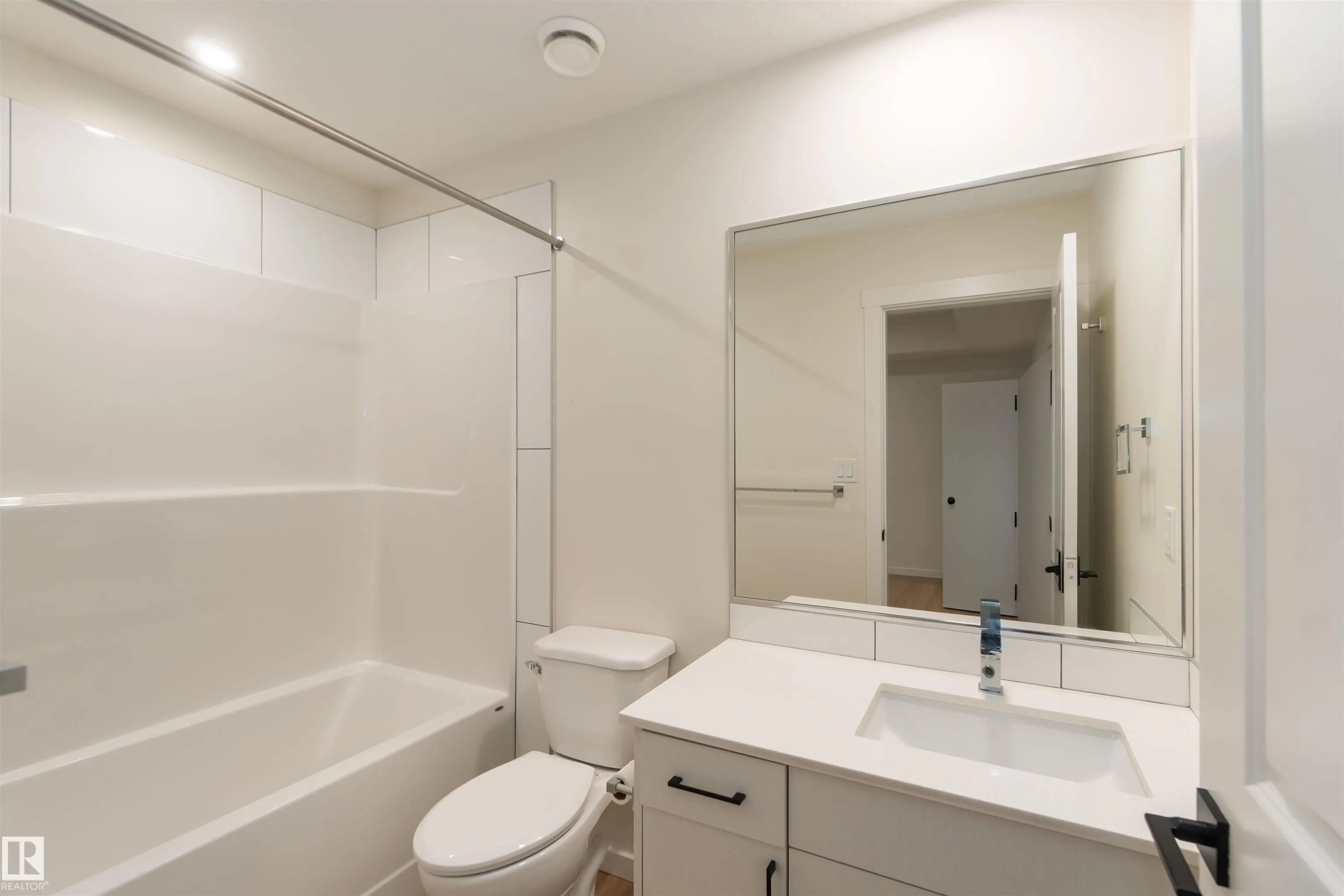 2172 52 St