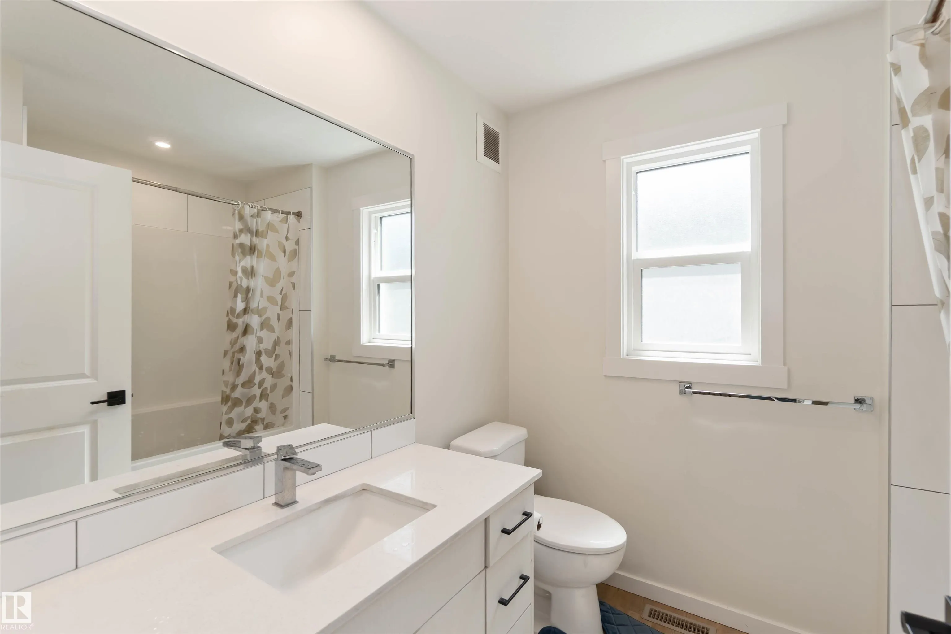 2172 52 St