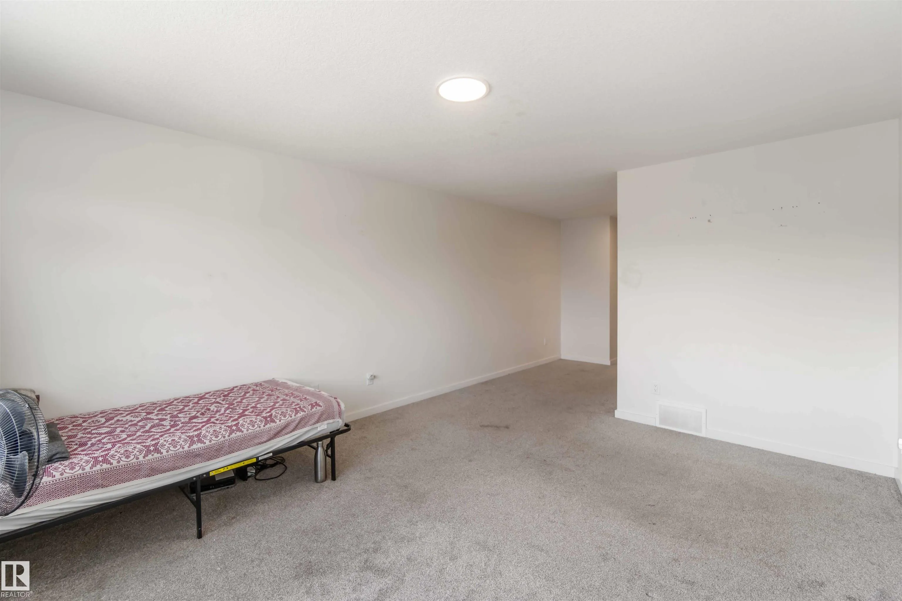 2172 52 St