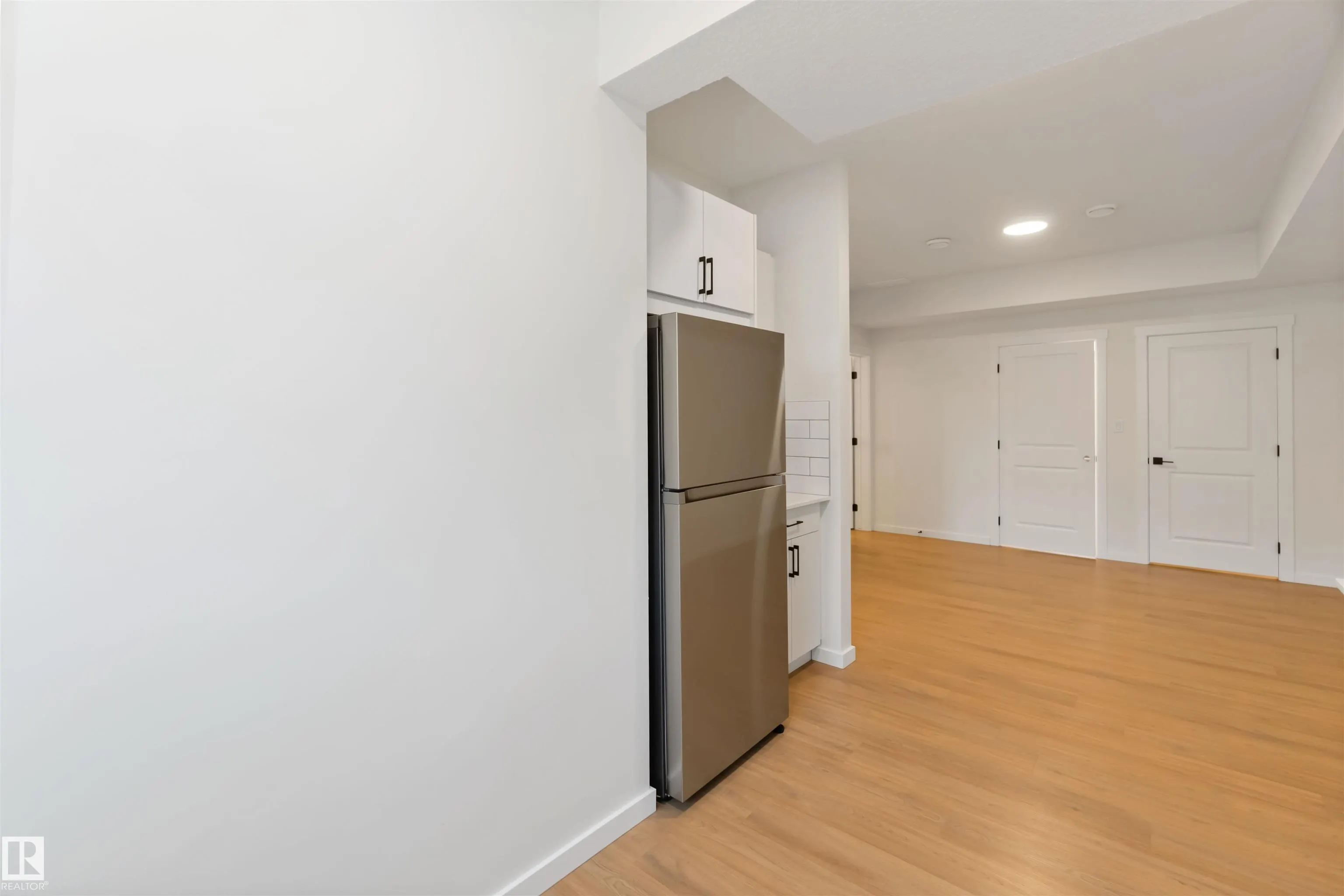 2172 52 St