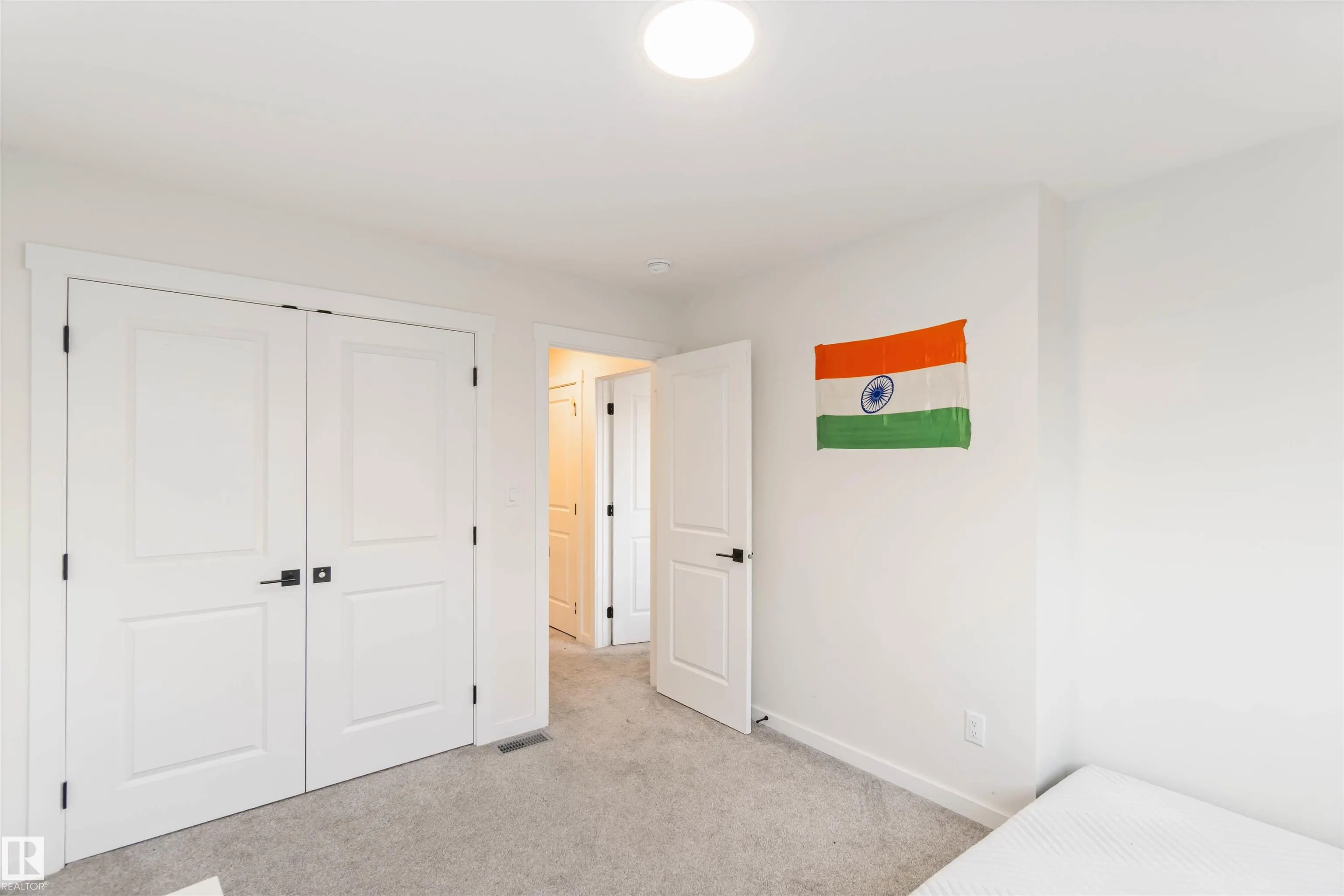 2172 52 St