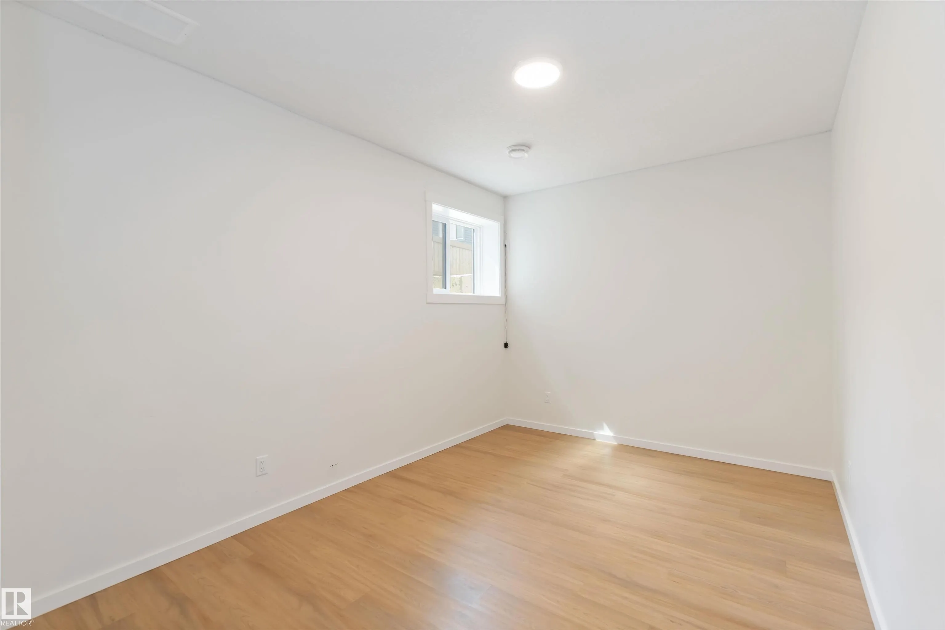 2172 52 St