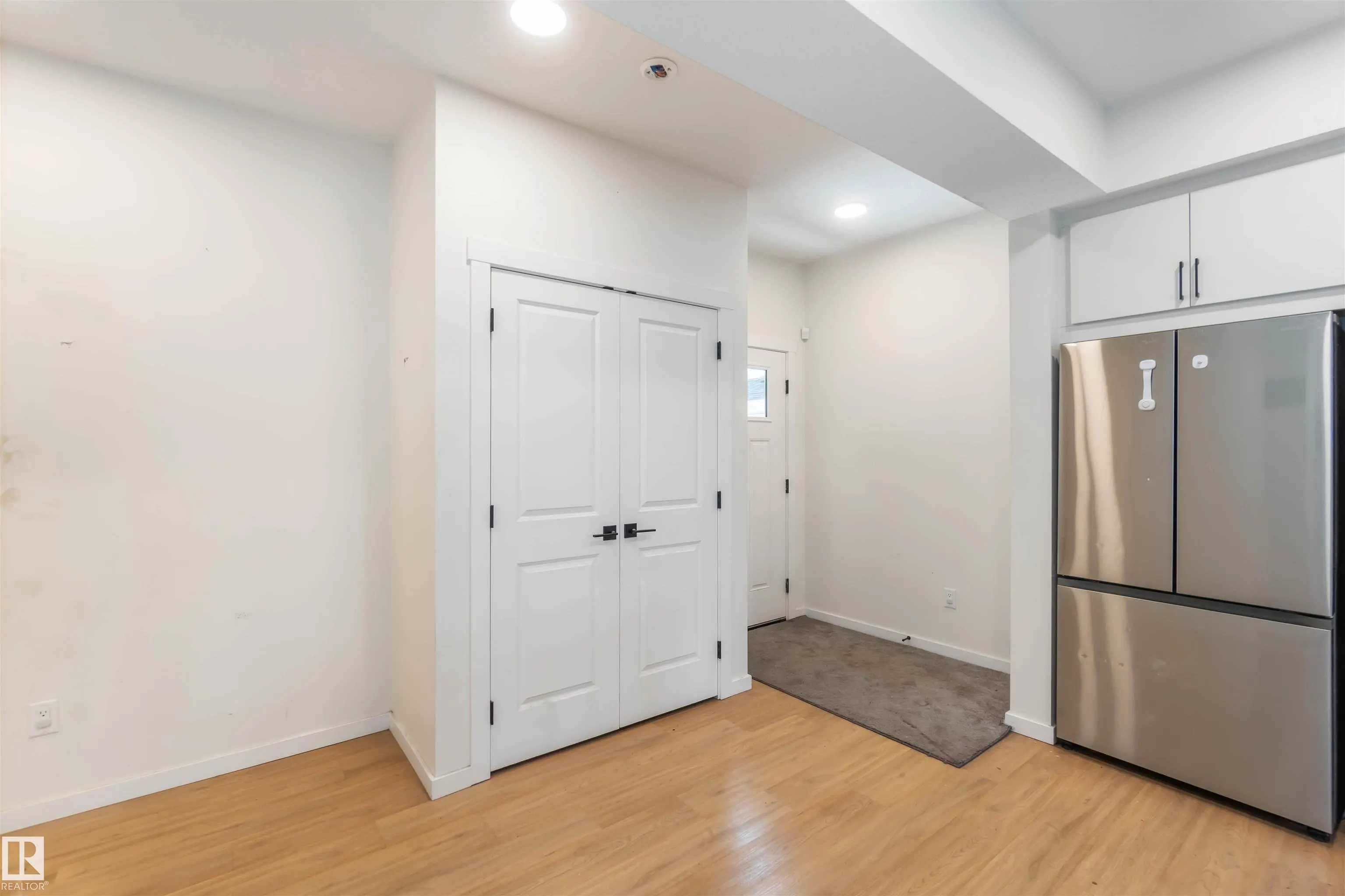 2172 52 St