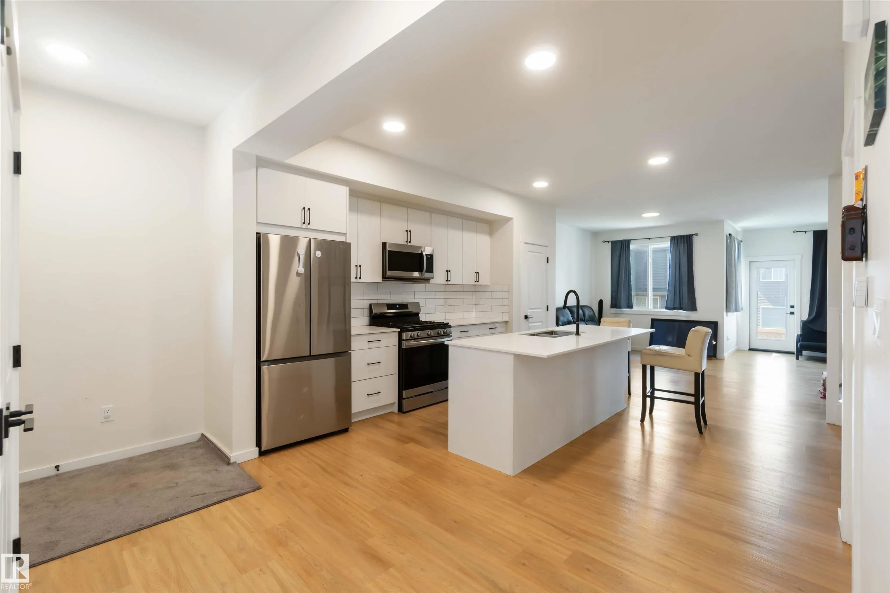 2172 52 St