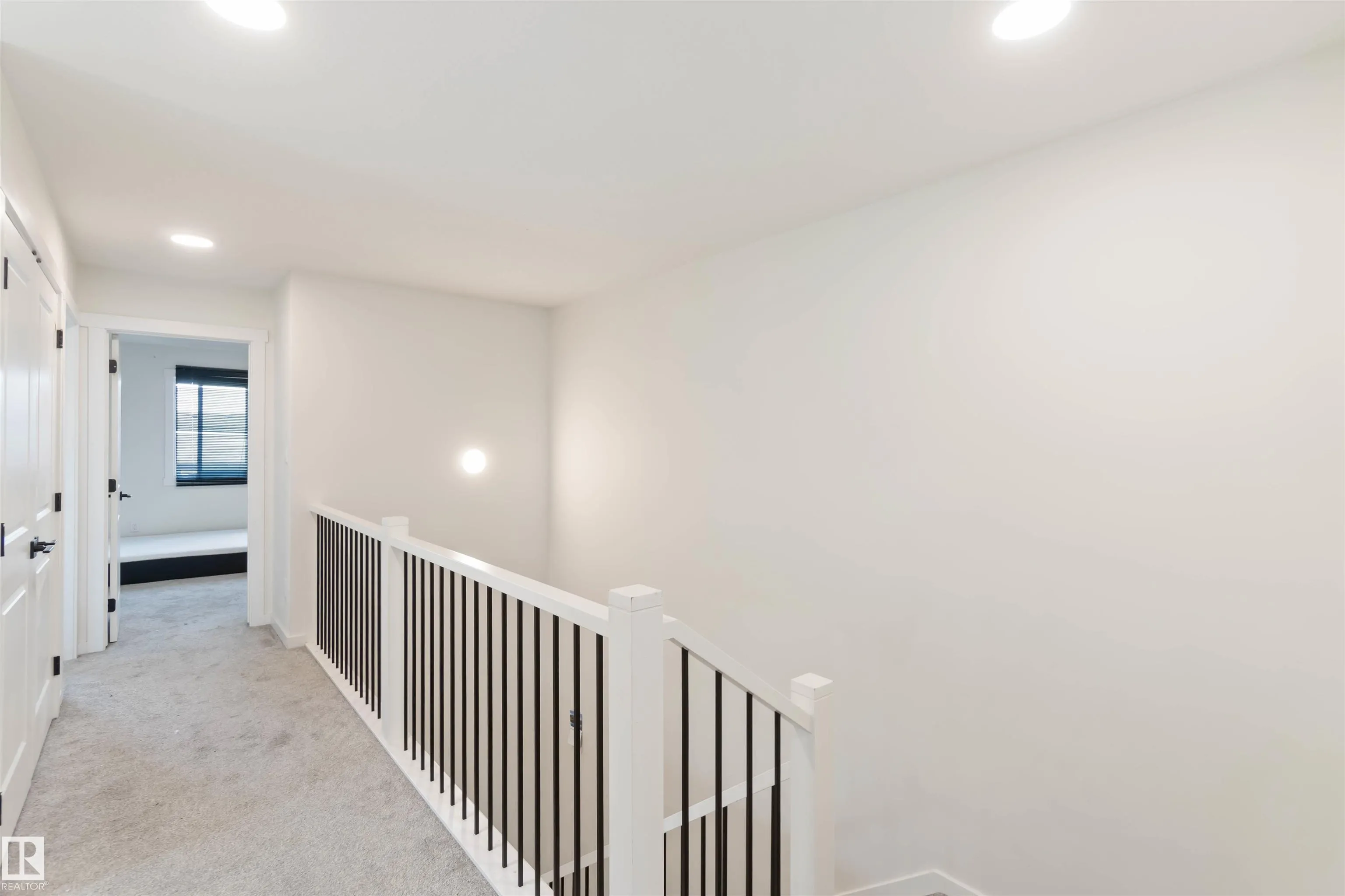 2172 52 St