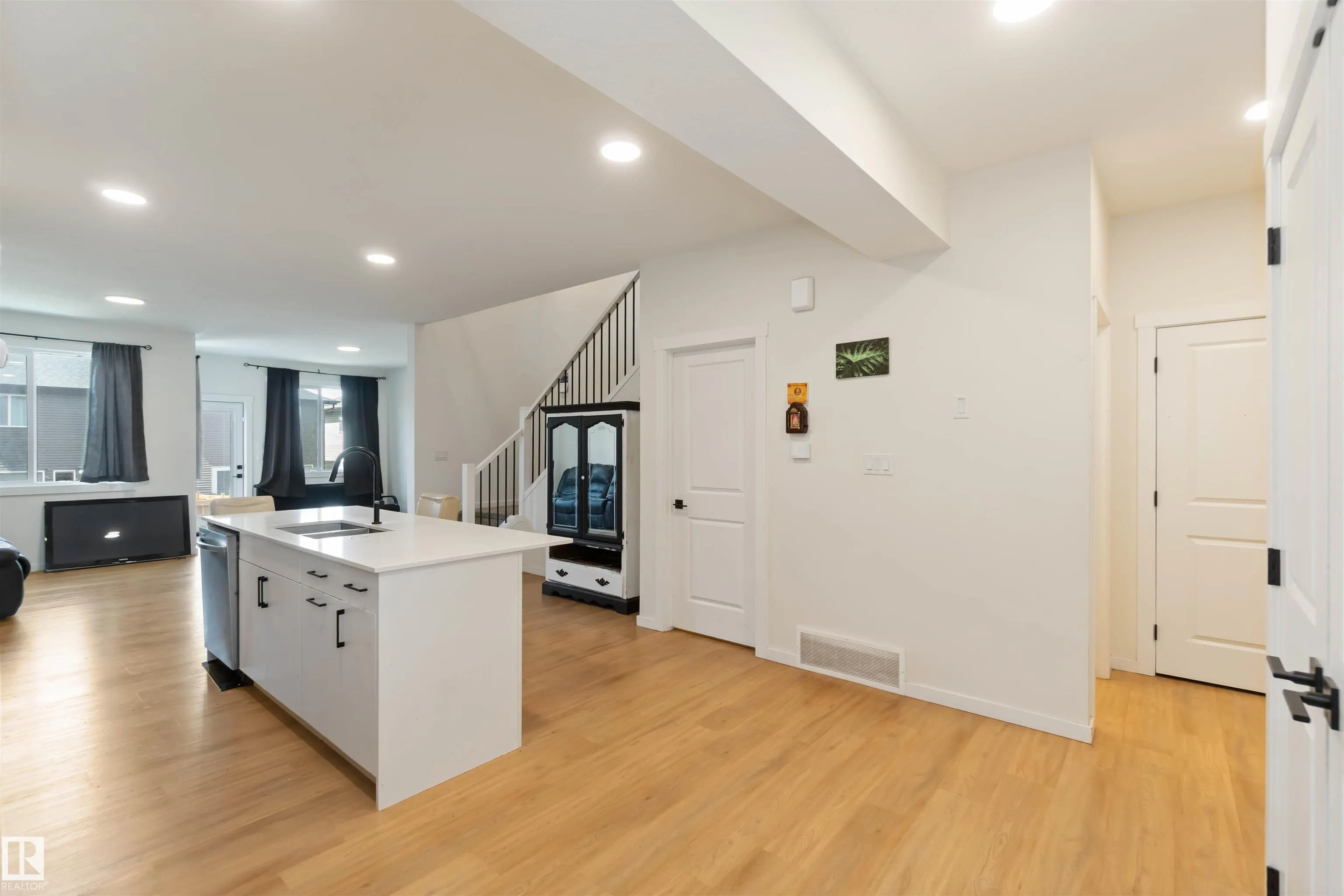 2172 52 St