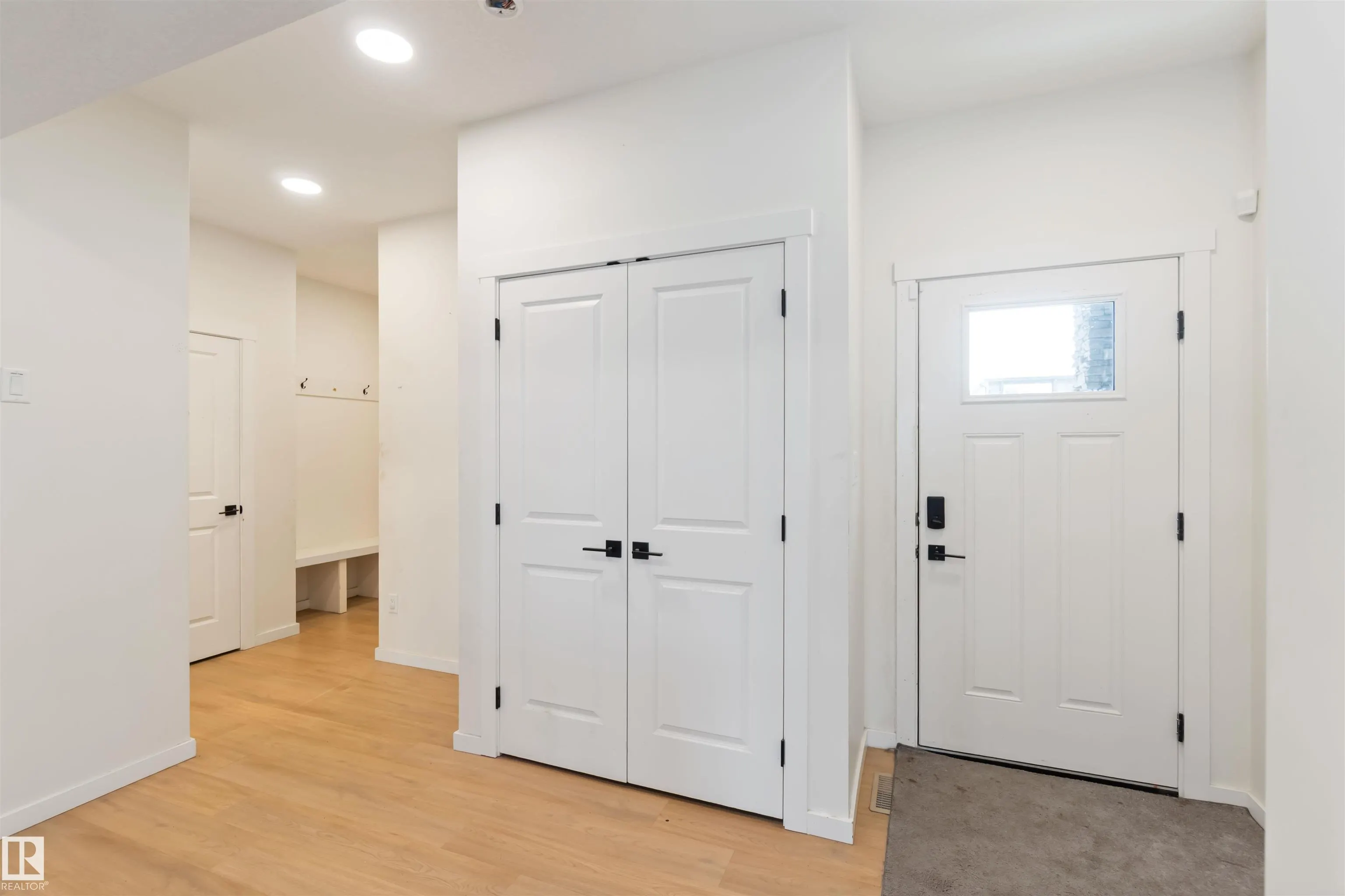 2172 52 St