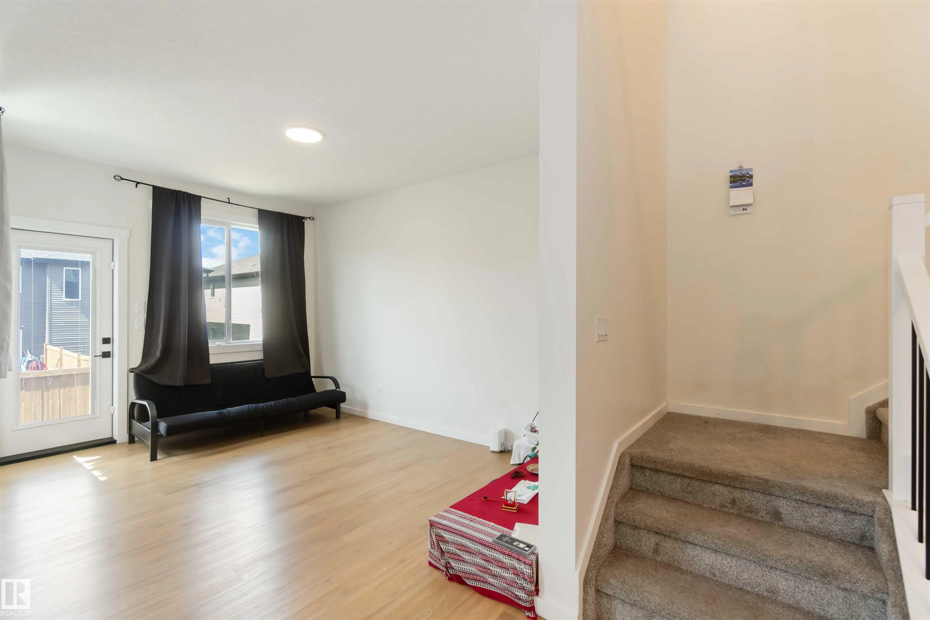 2172 52 St