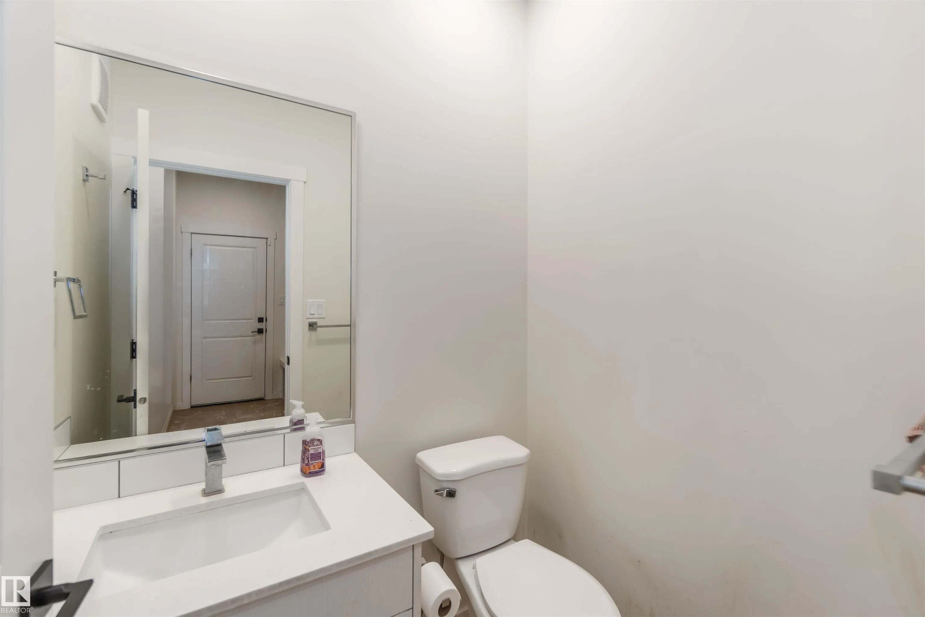 2172 52 St
