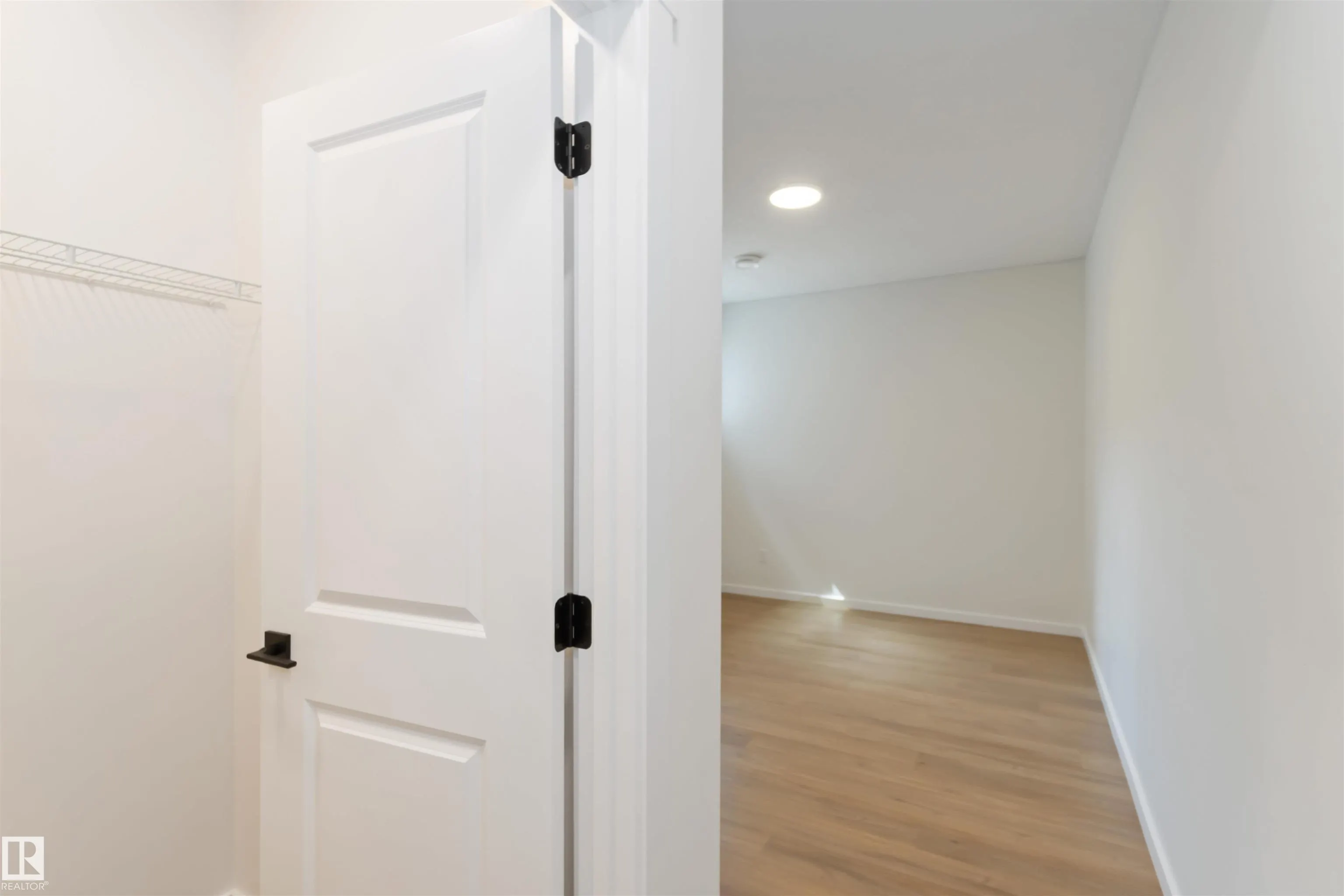 2172 52 St