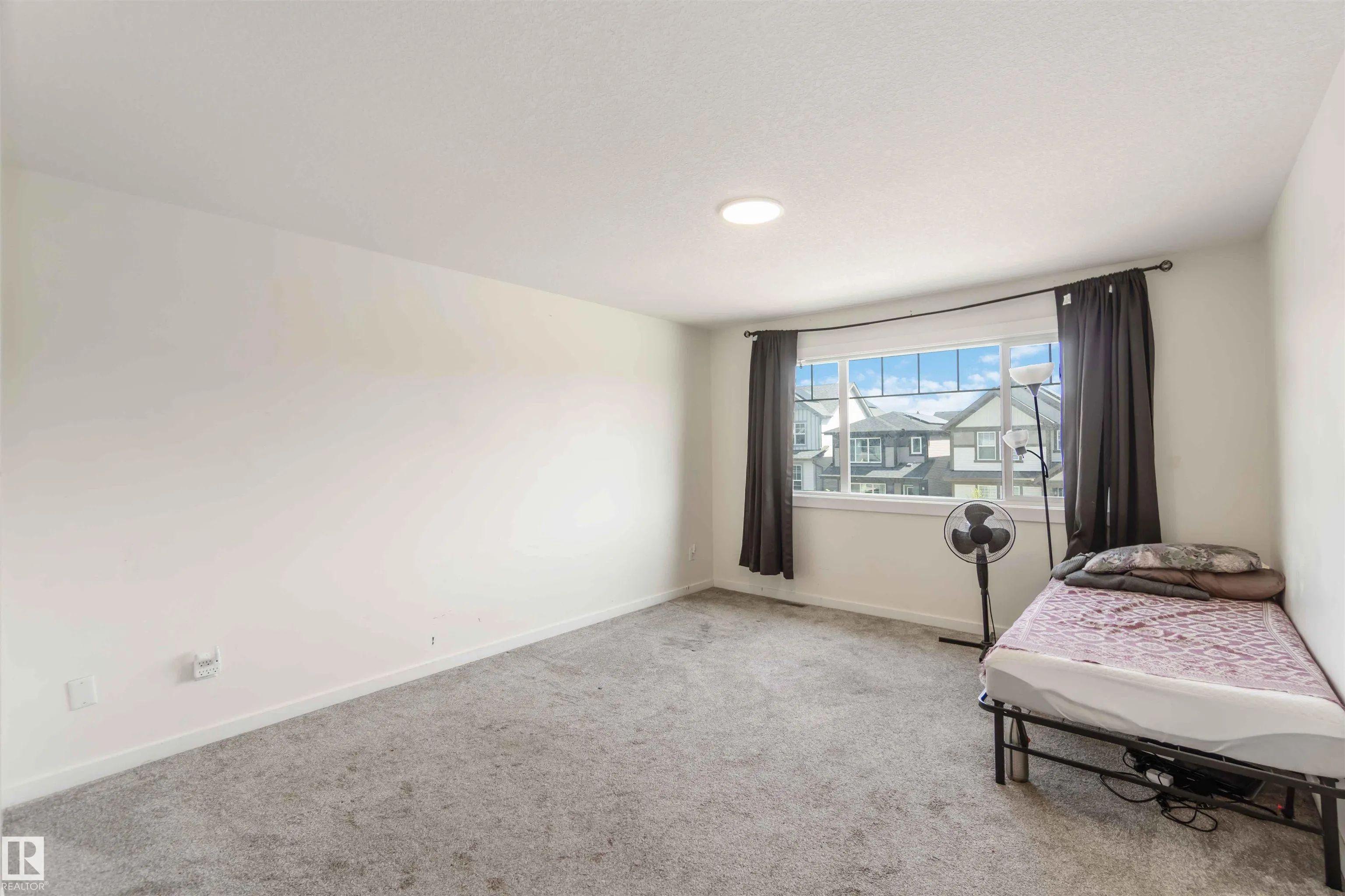 2172 52 St