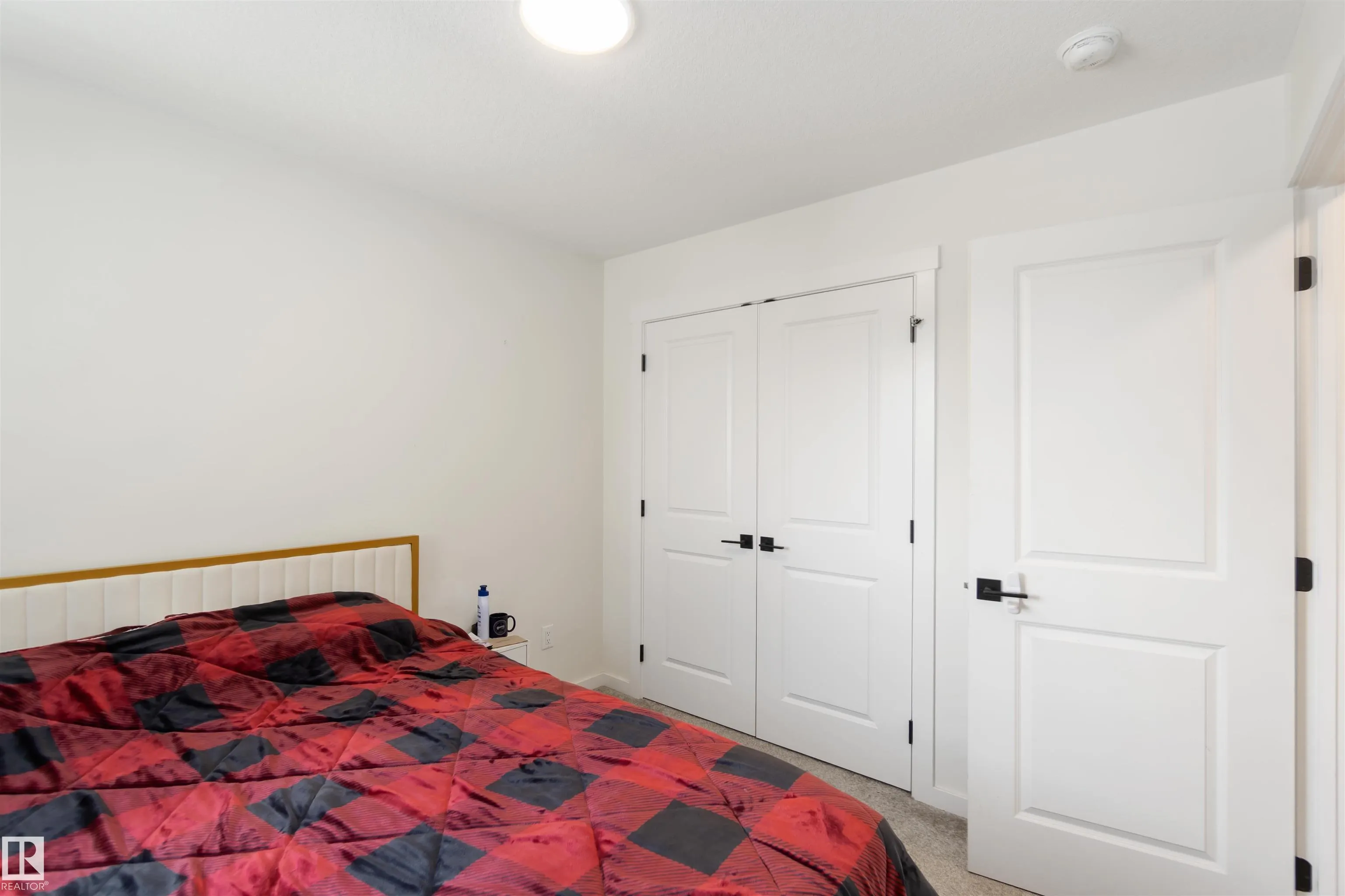 2172 52 St