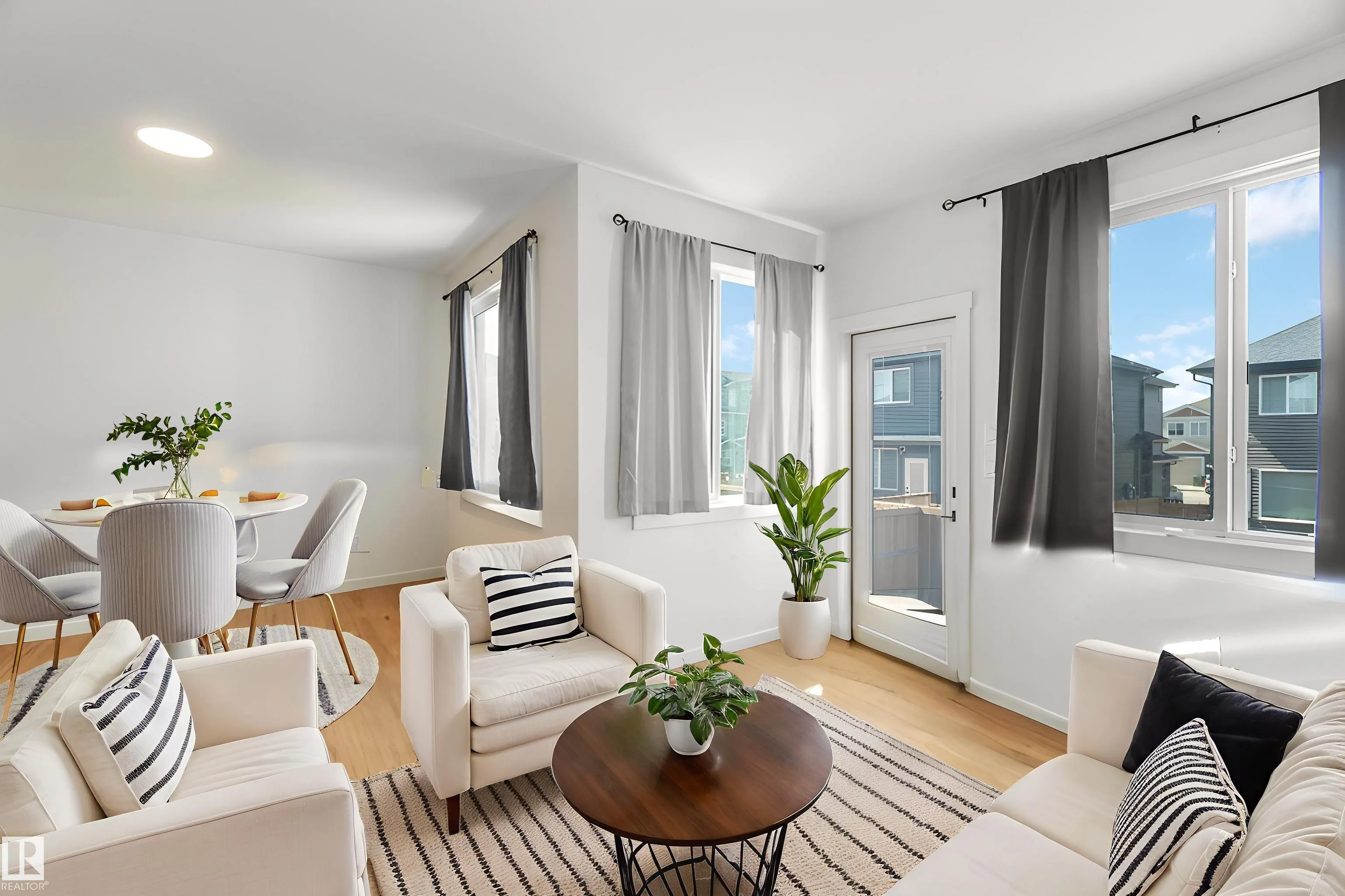 2172 52 St