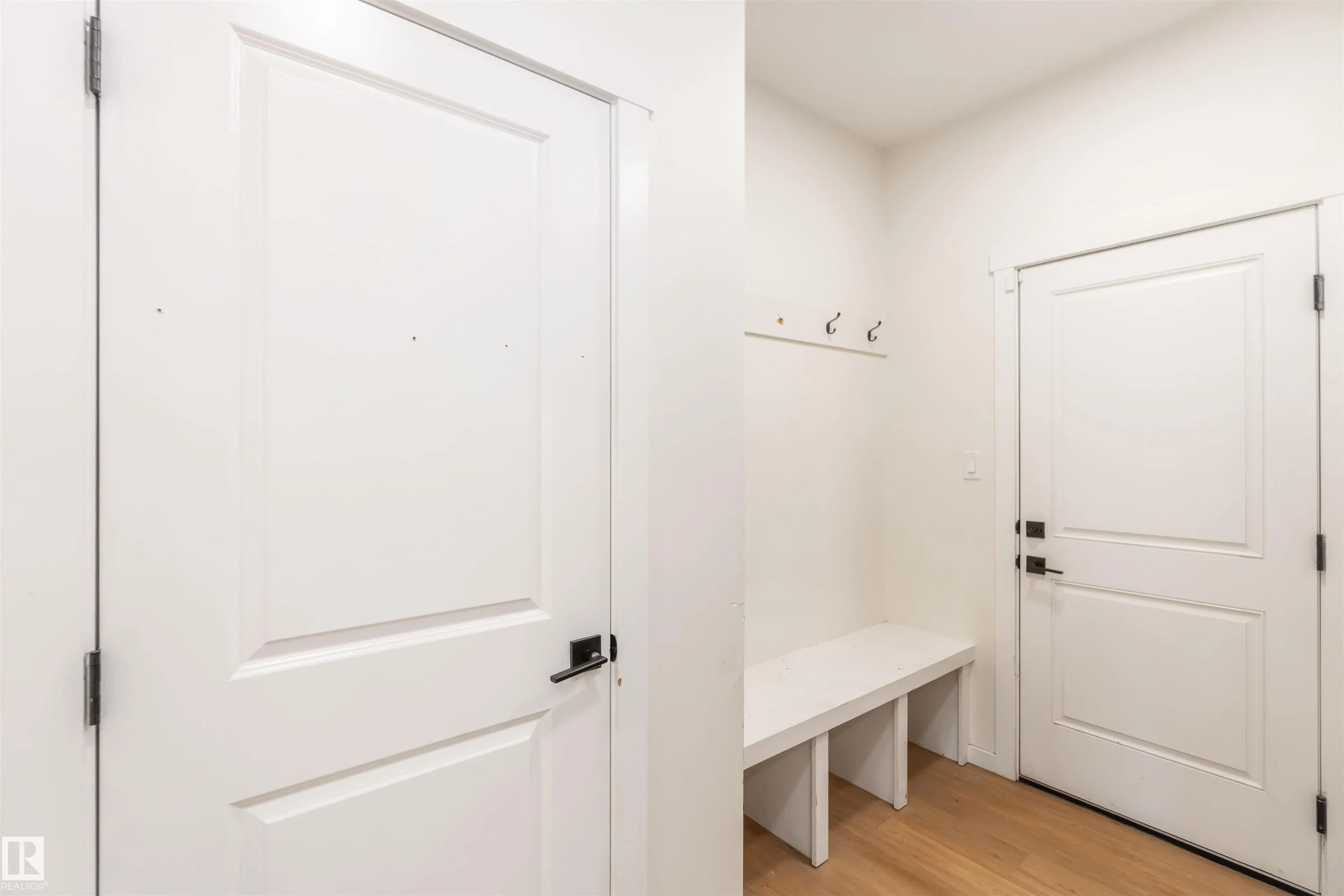 2172 52 St