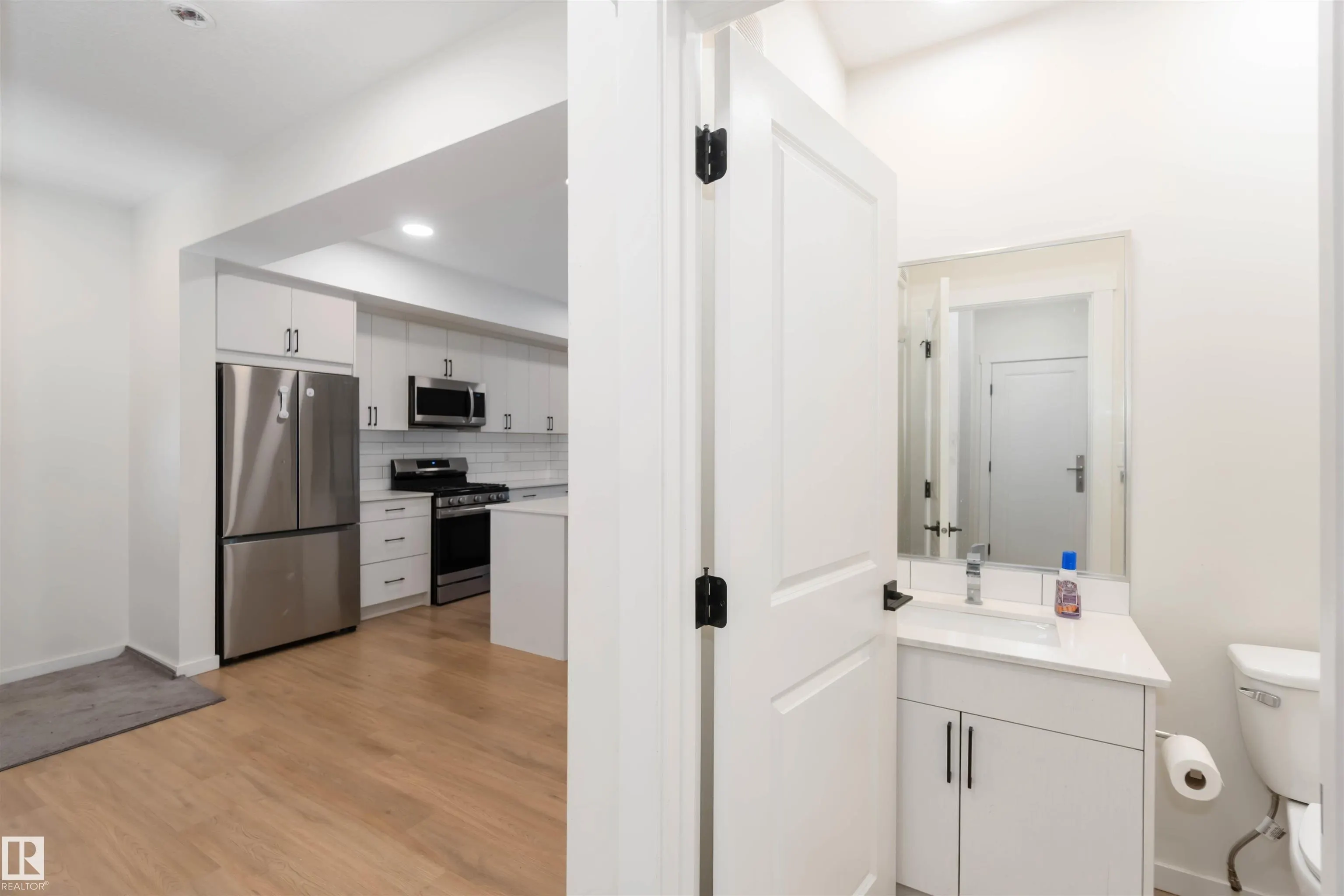 2172 52 St