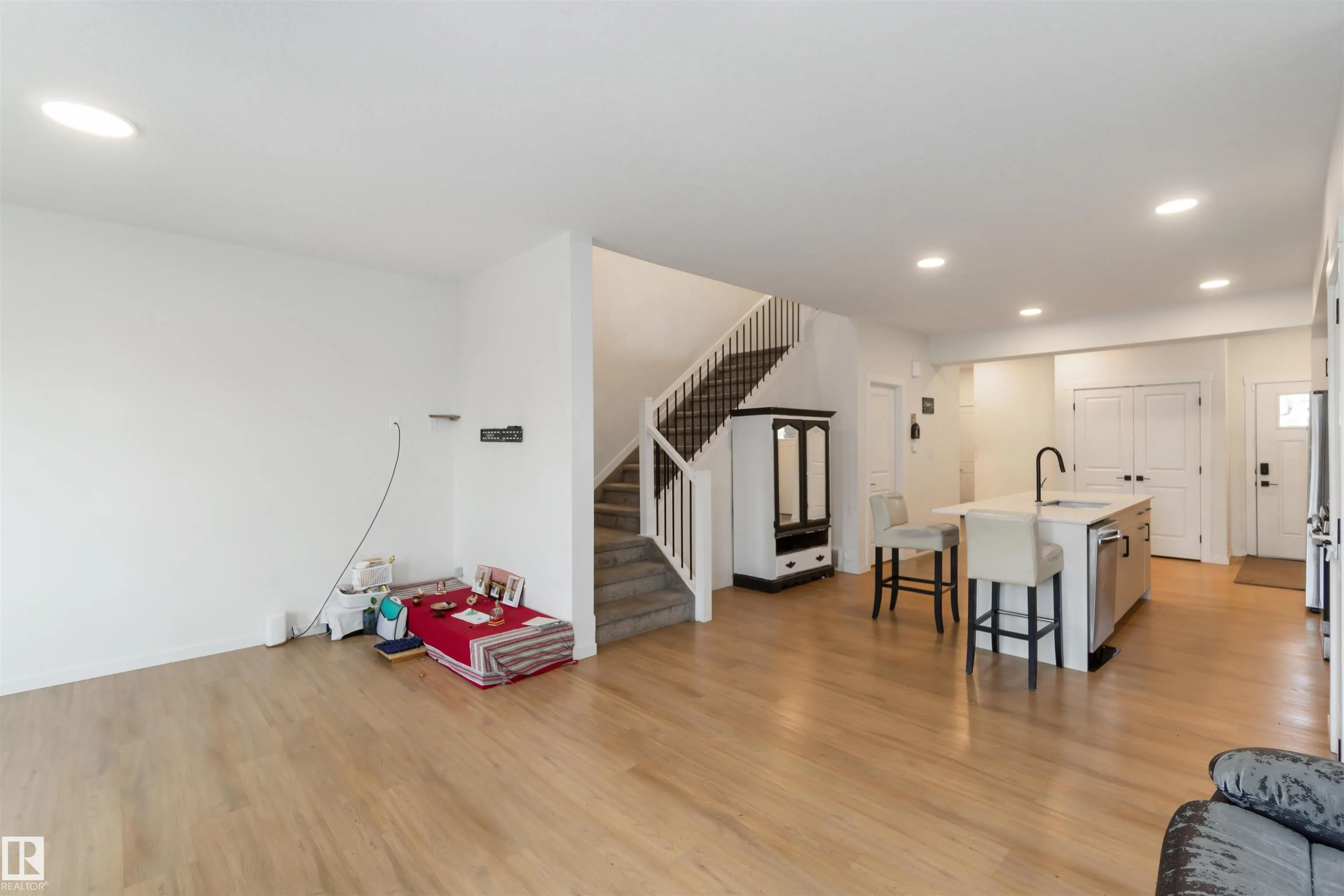 2172 52 St