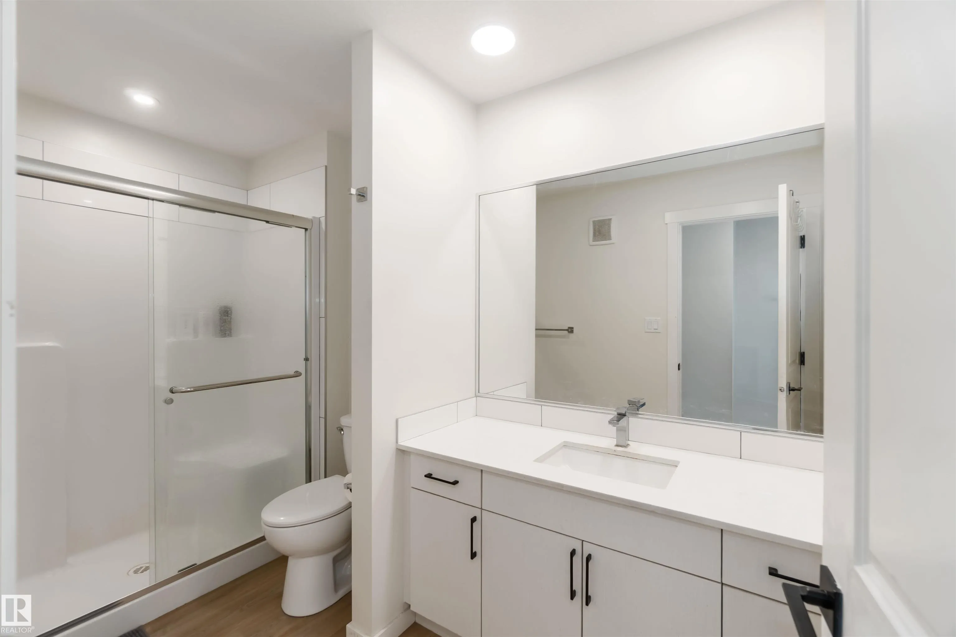 2172 52 St