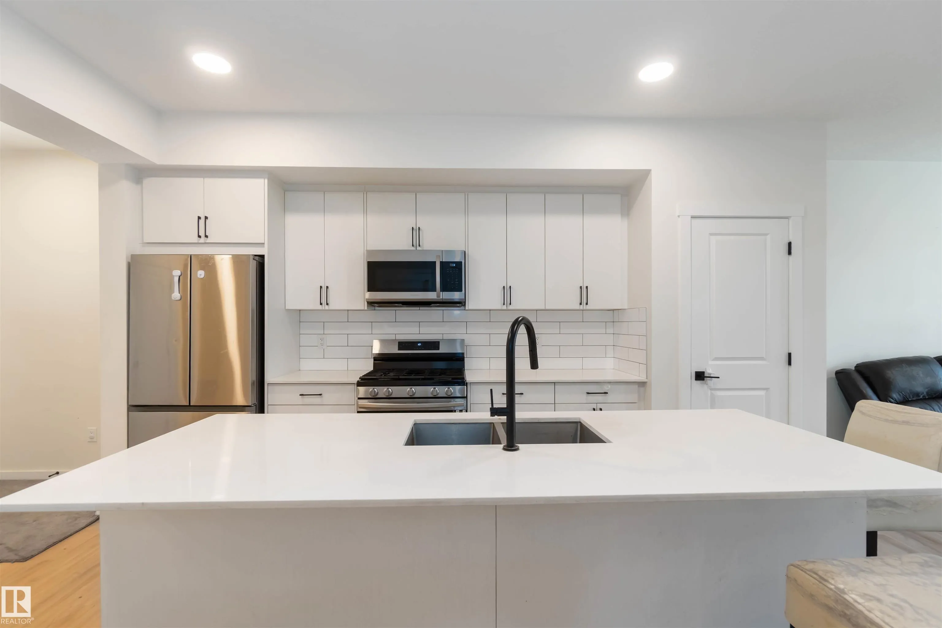 2172 52 St