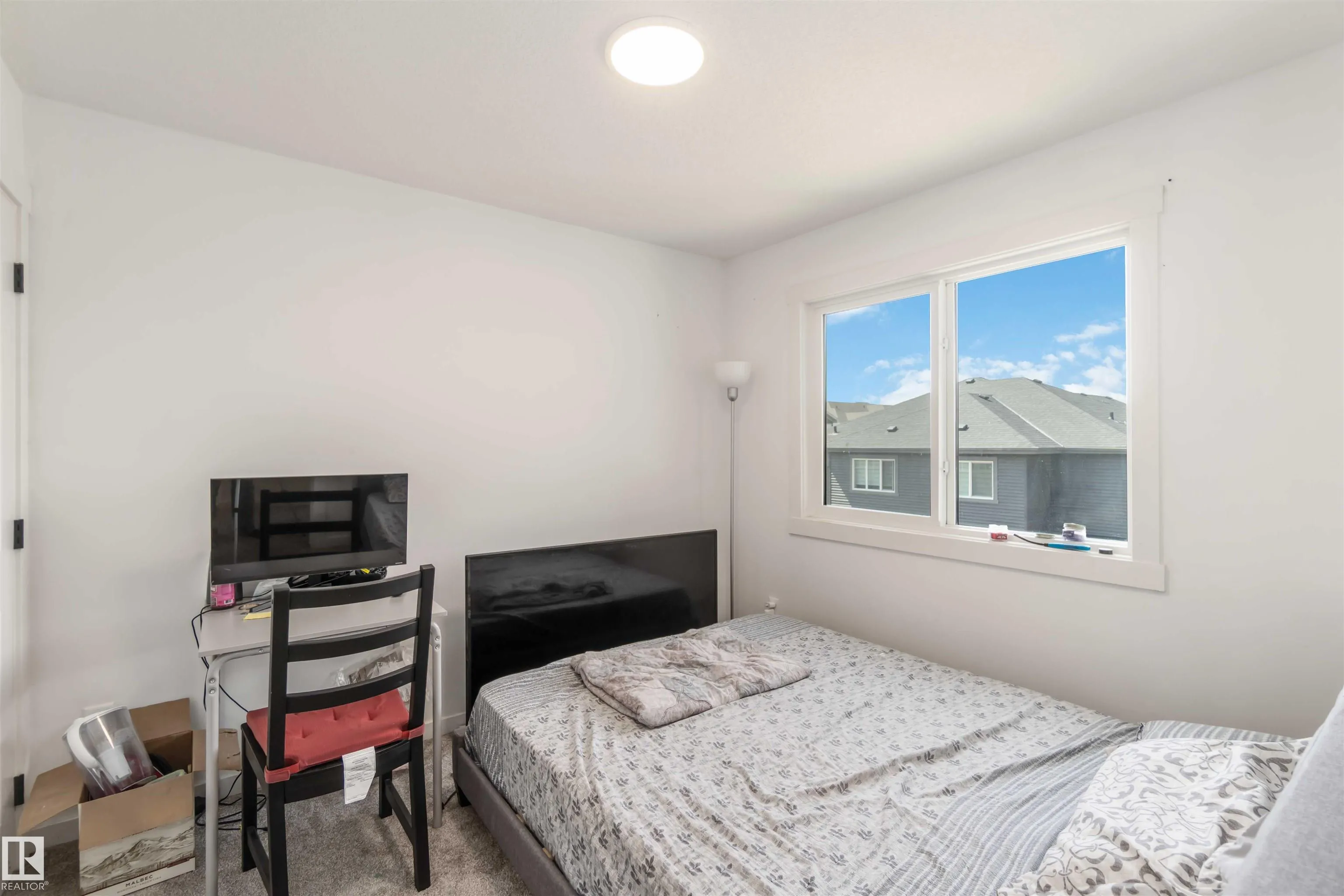 2172 52 St