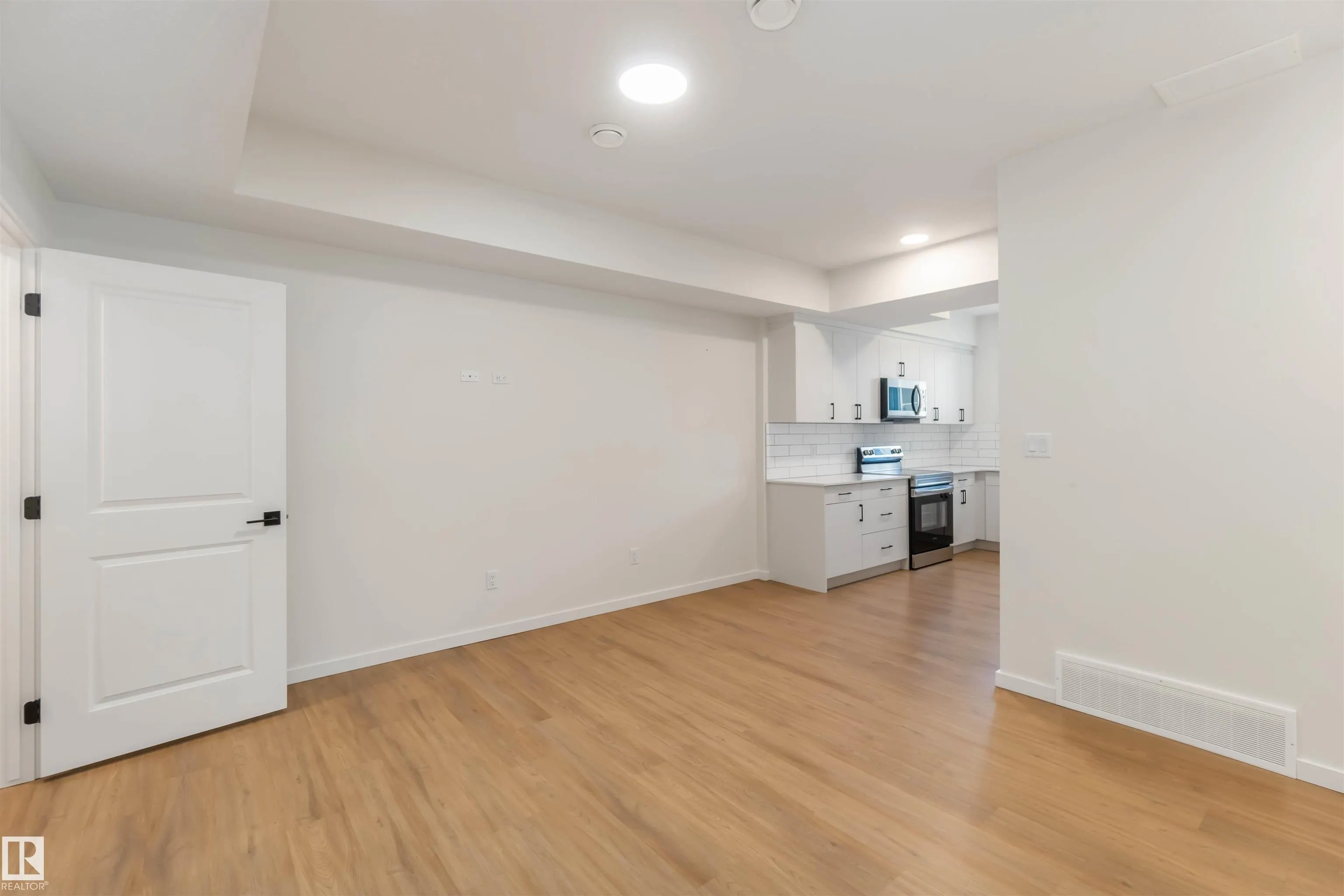 2172 52 St