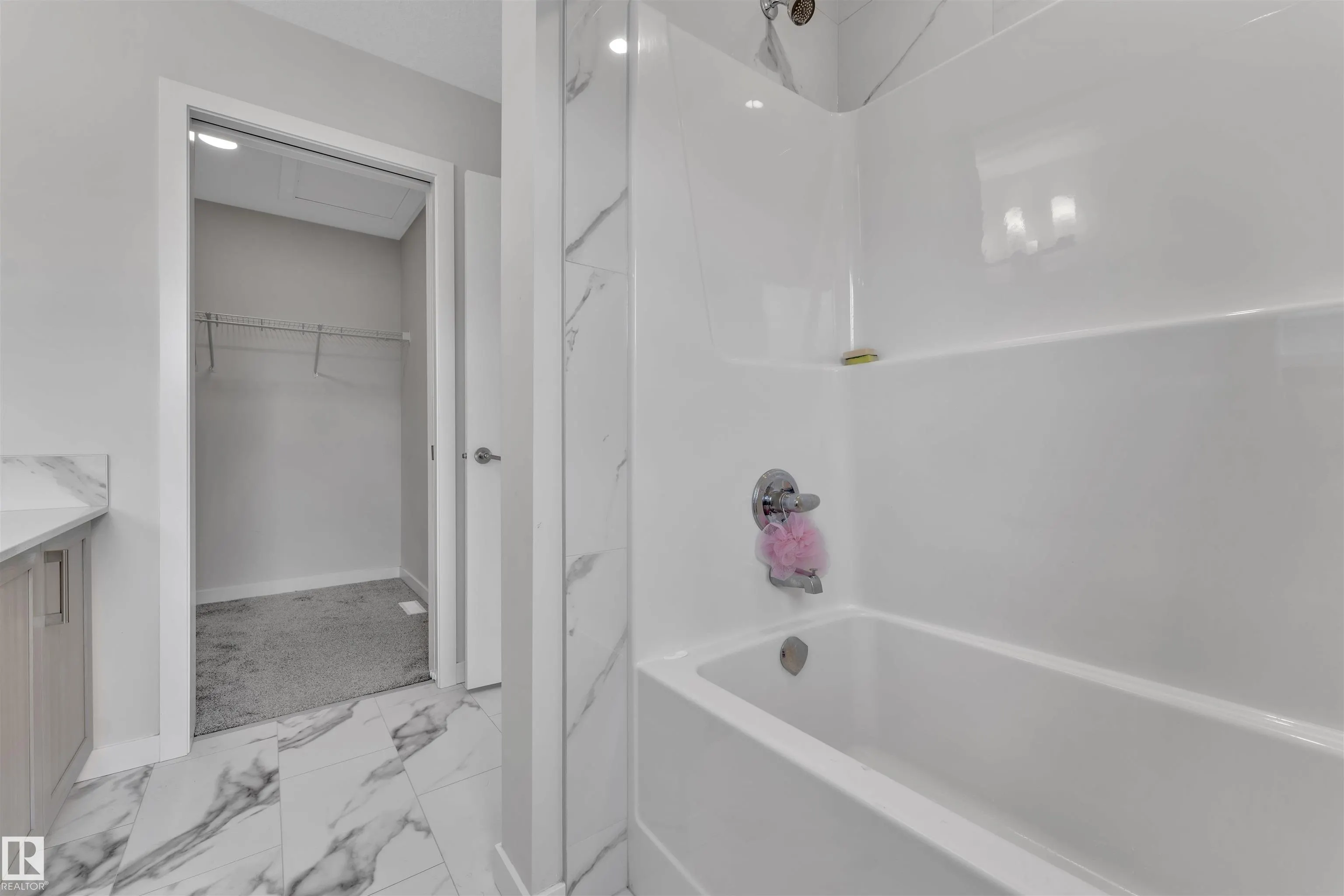 226 ORCHARDS Boulevard