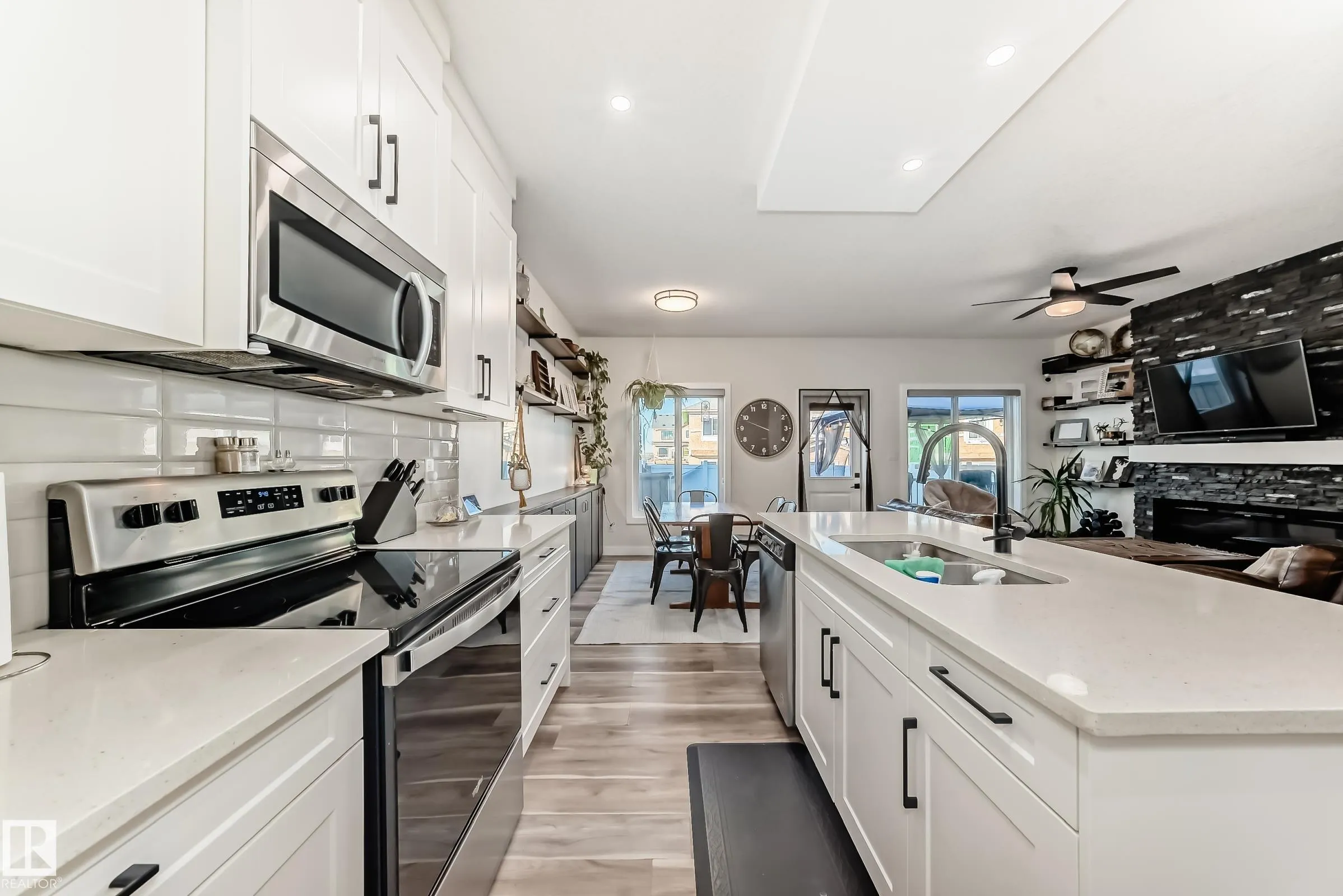 104 WILLOW Link