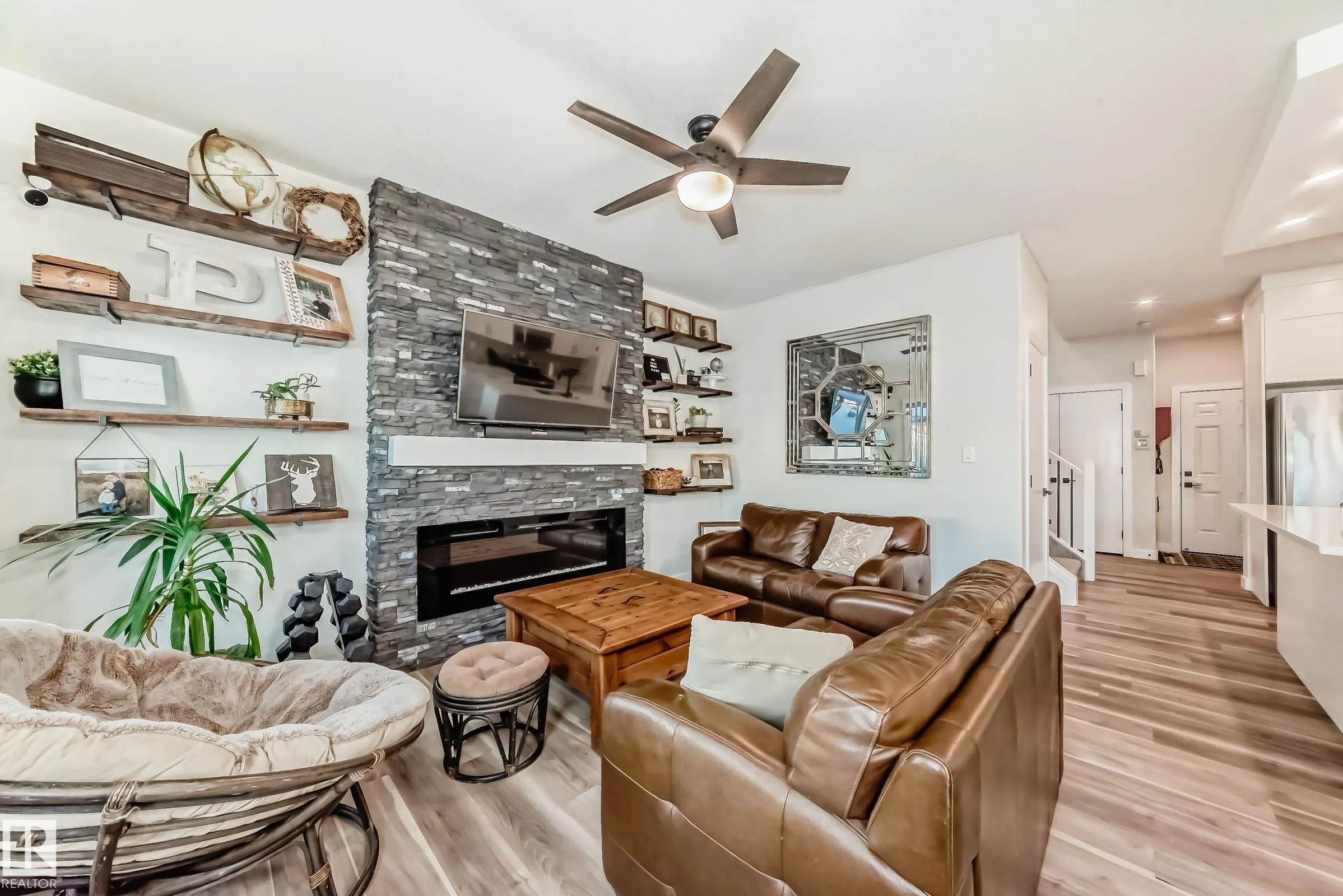 104 WILLOW Link