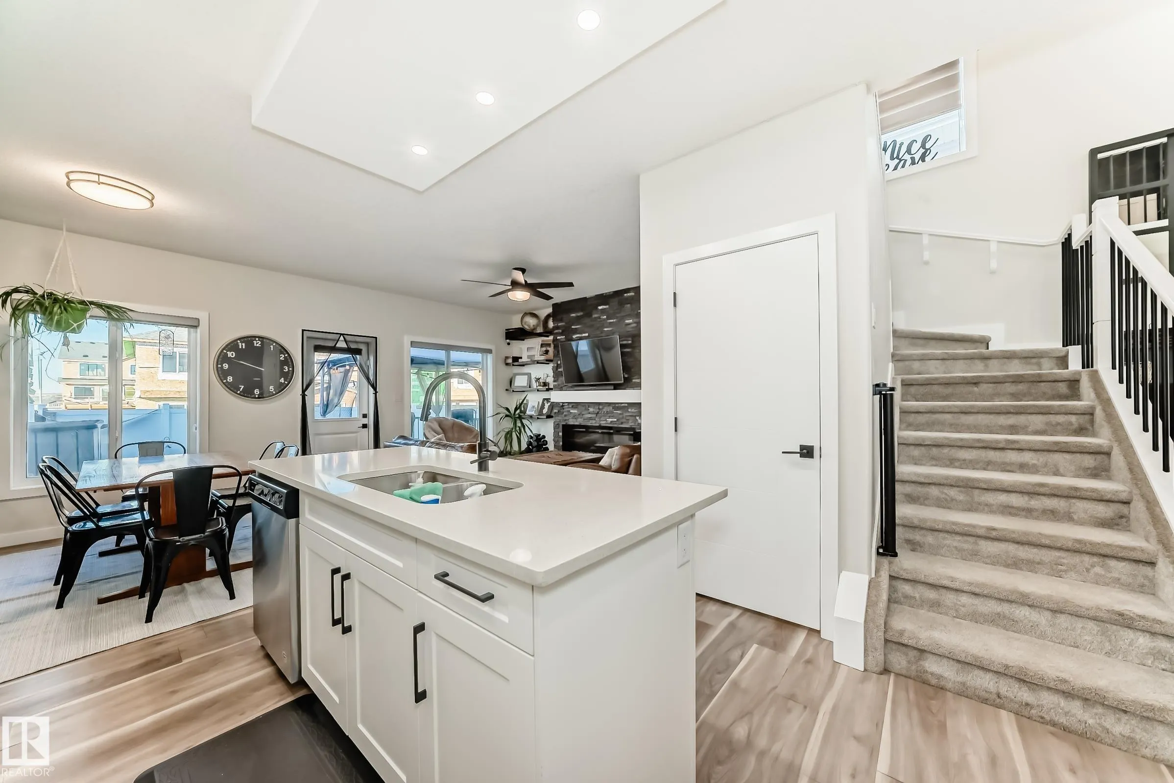 104 WILLOW Link
