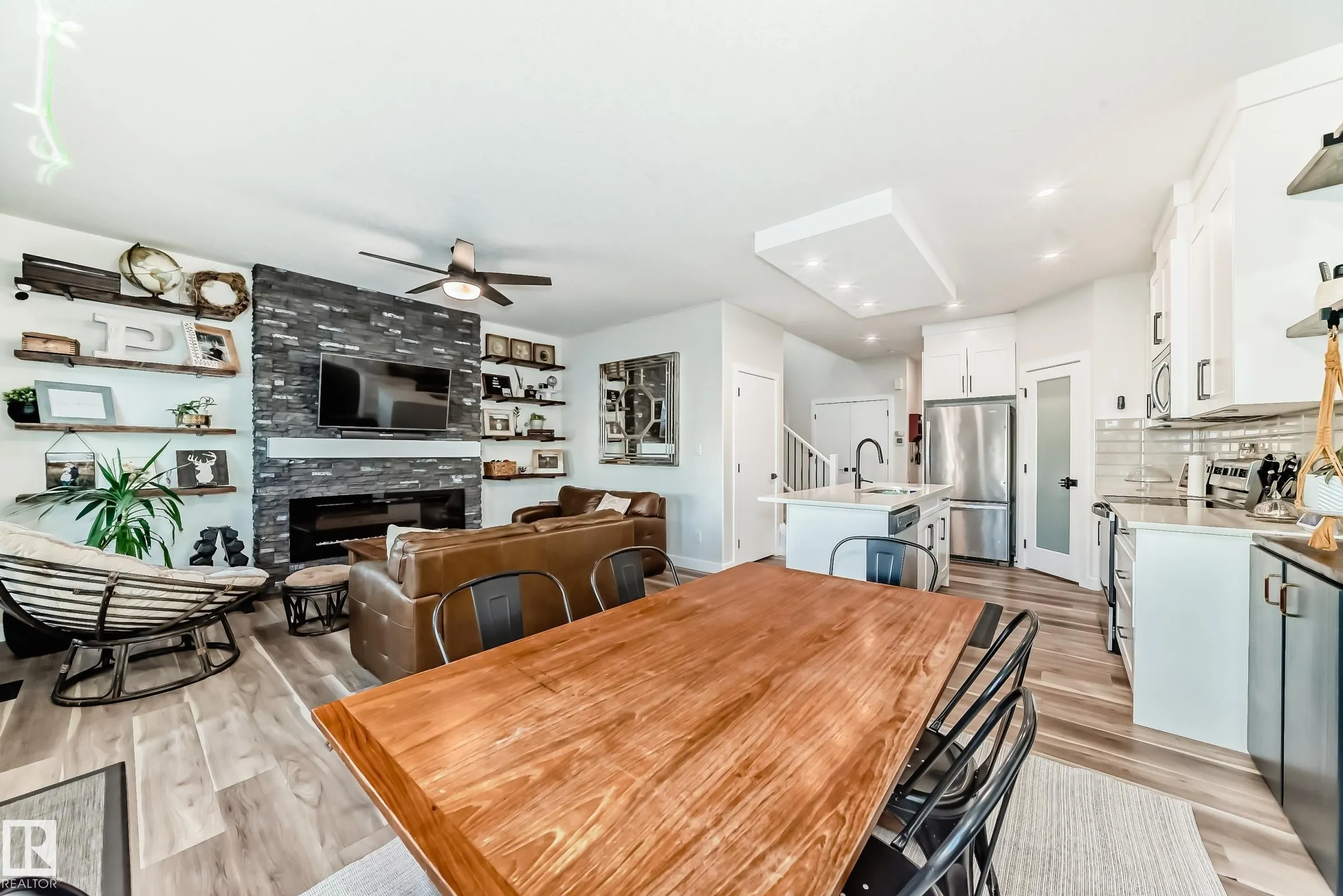 104 WILLOW Link