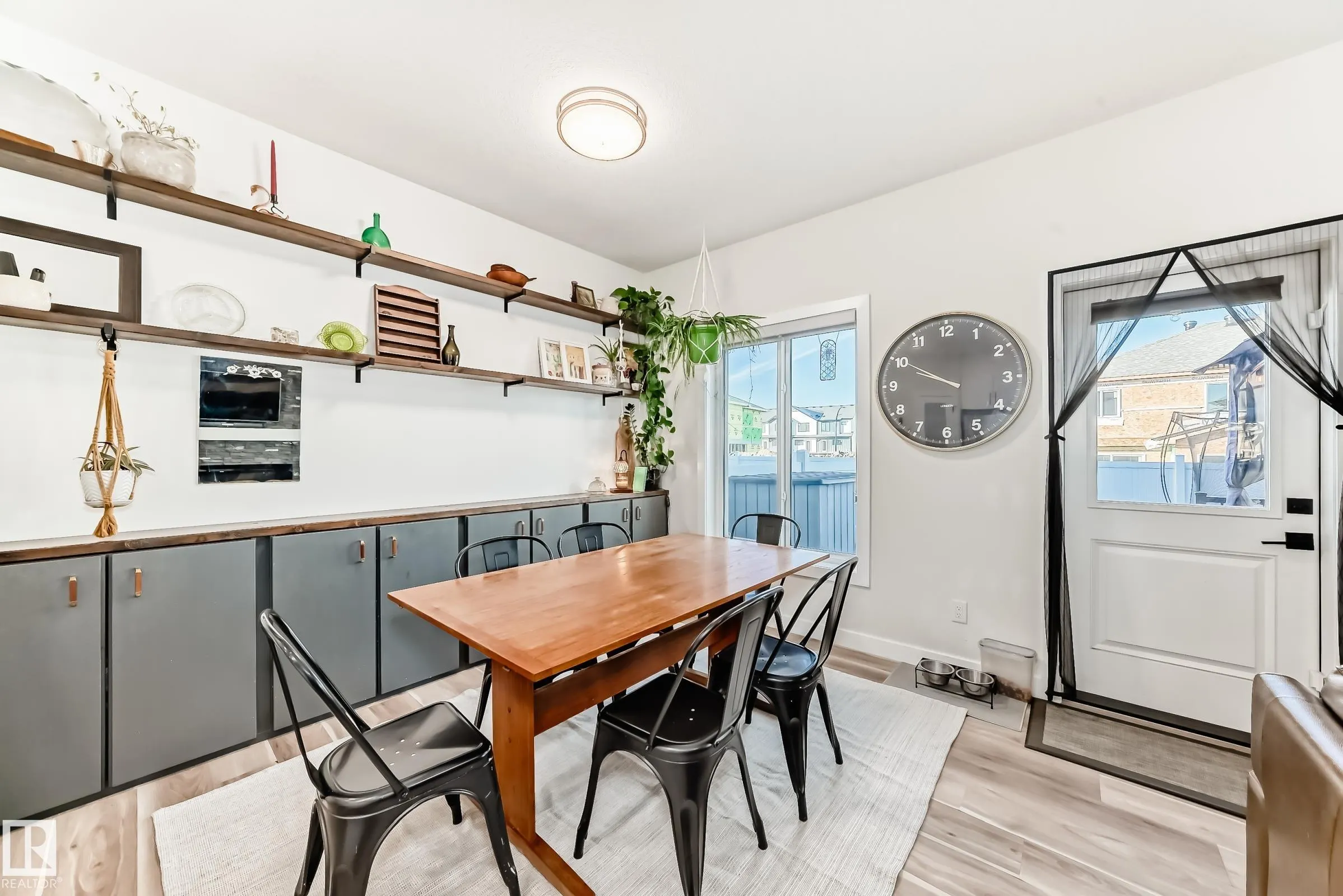 104 WILLOW Link