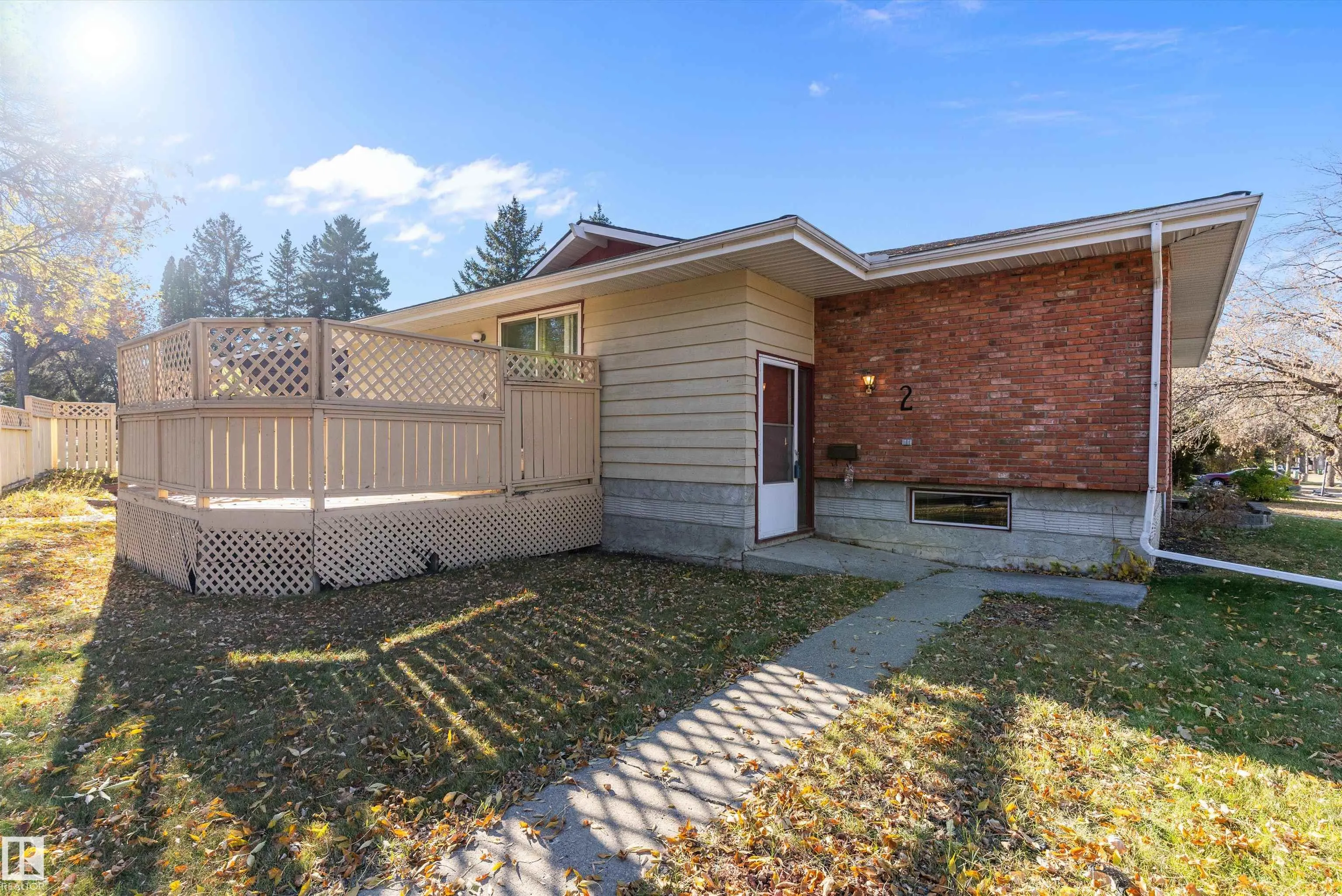 2 GREENBRIER Crescent