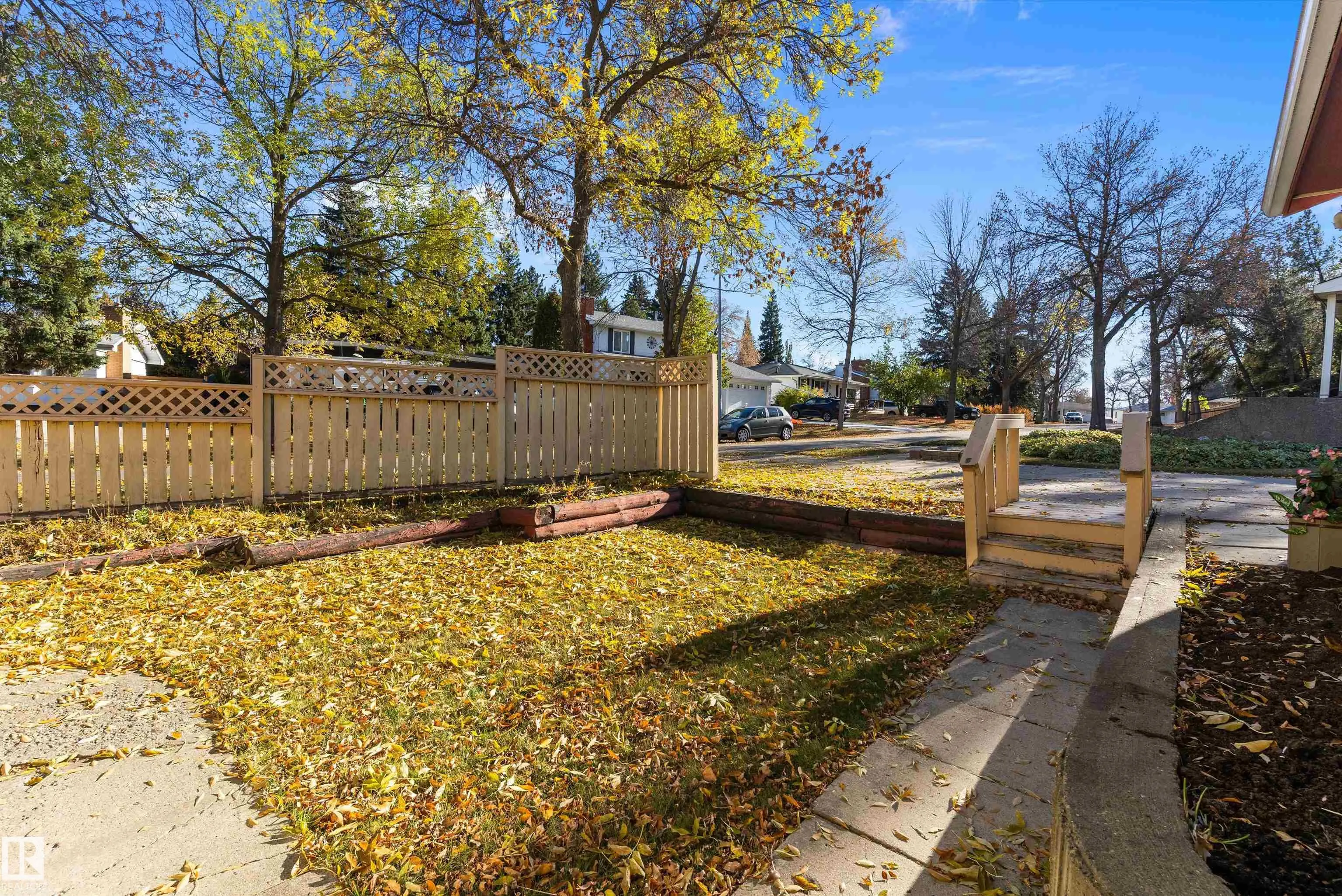 2 GREENBRIER Crescent