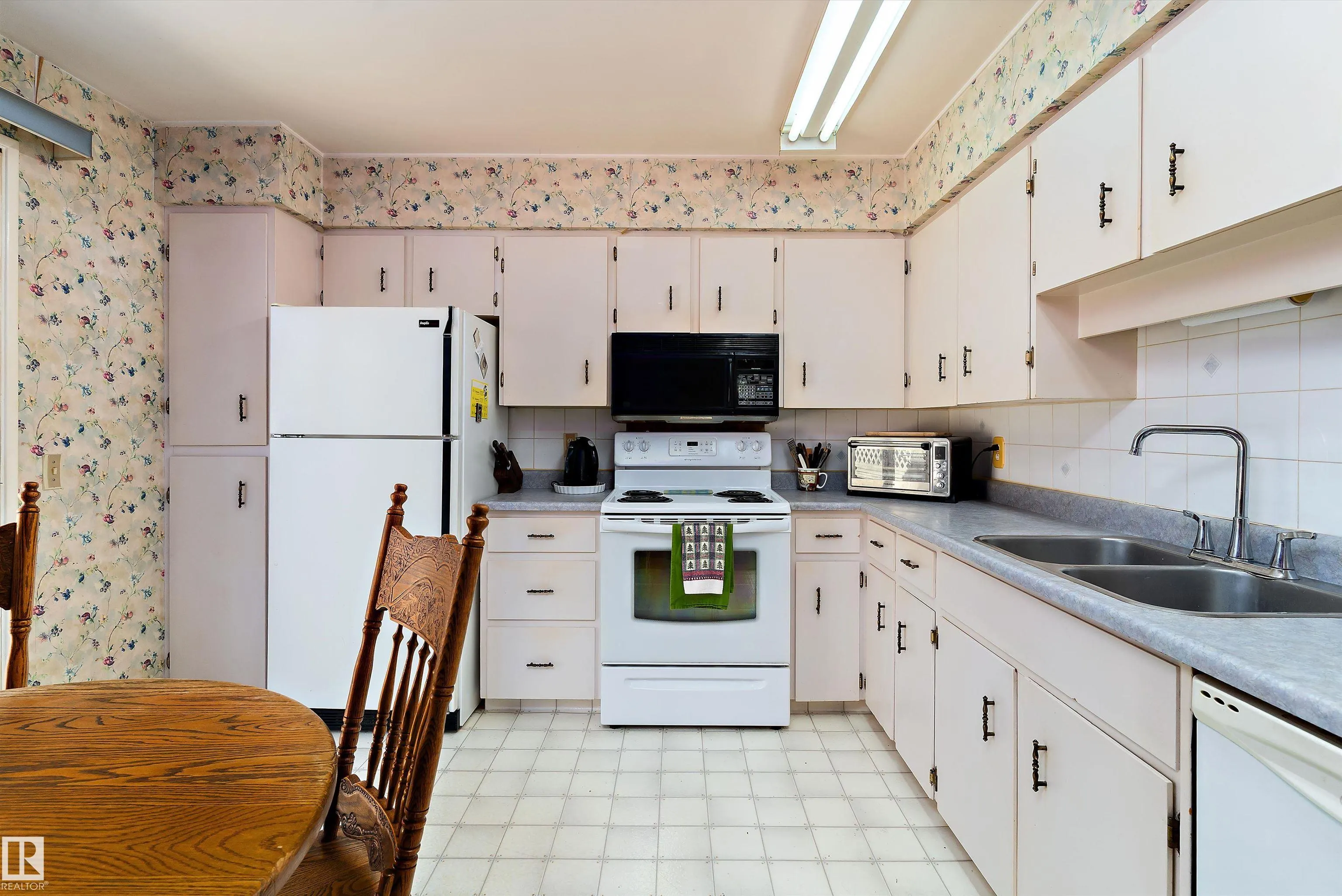 2 GREENBRIER Crescent