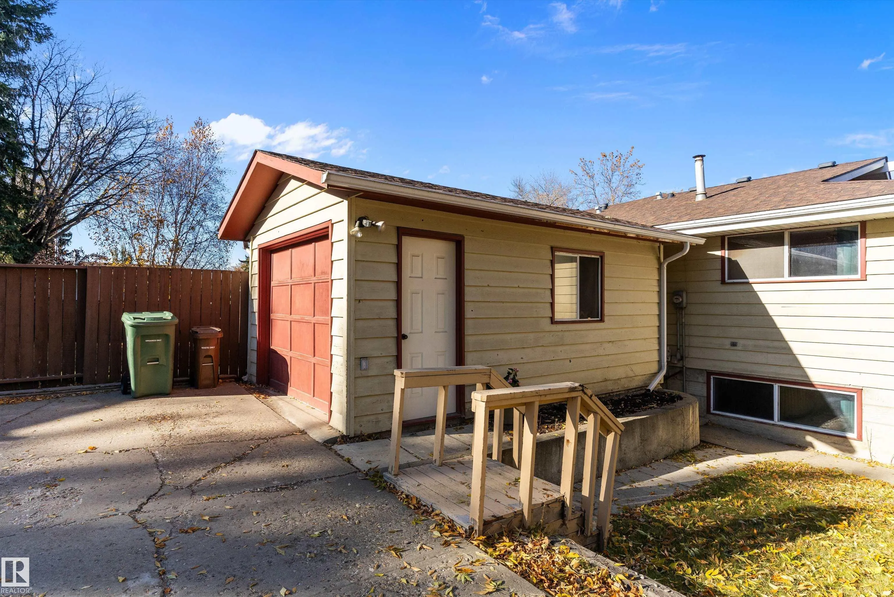 2 GREENBRIER Crescent